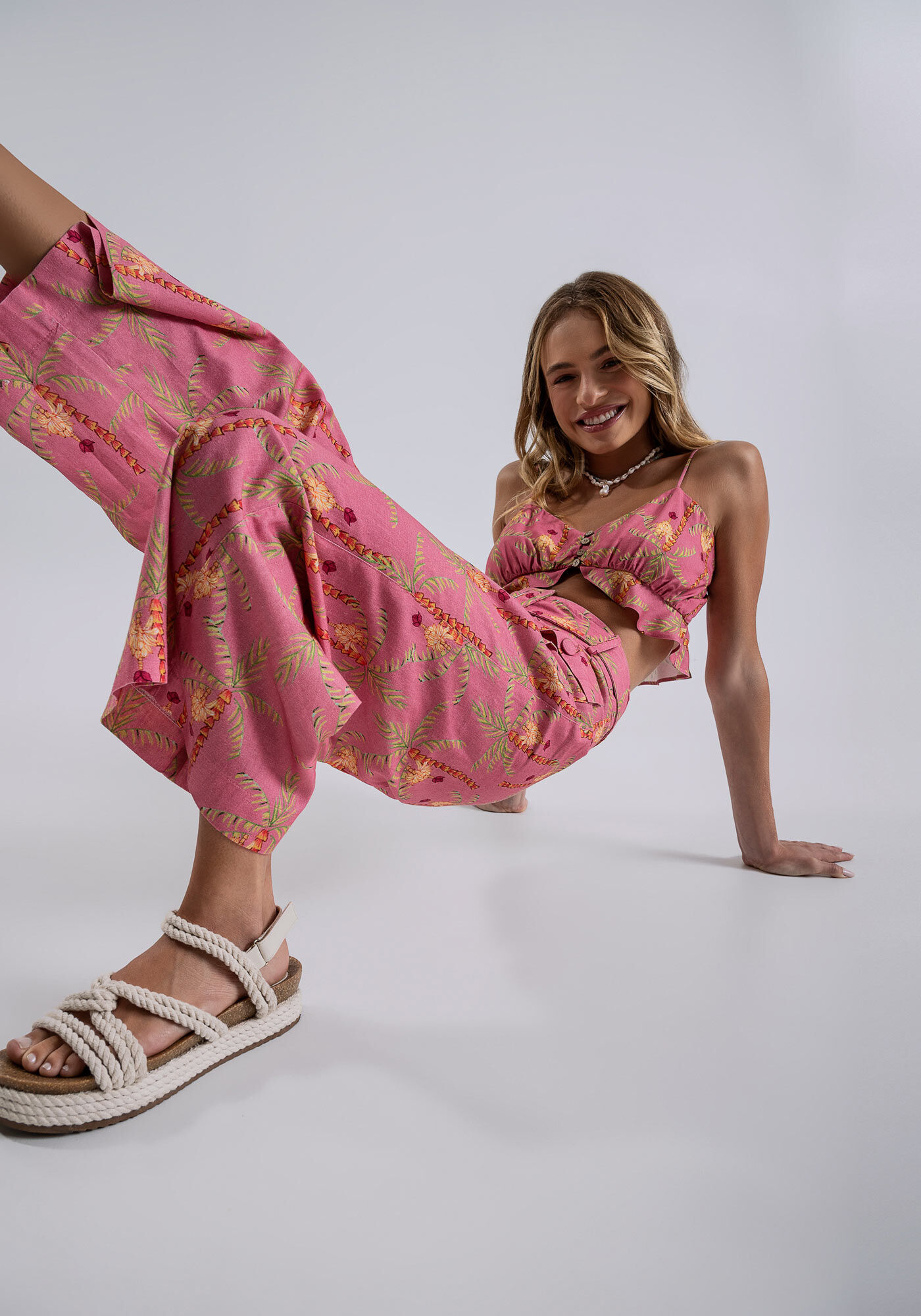 Cal&ccedil;a Pantacourt Linho com Bolsos e Cinto, TROPICALIA, large.