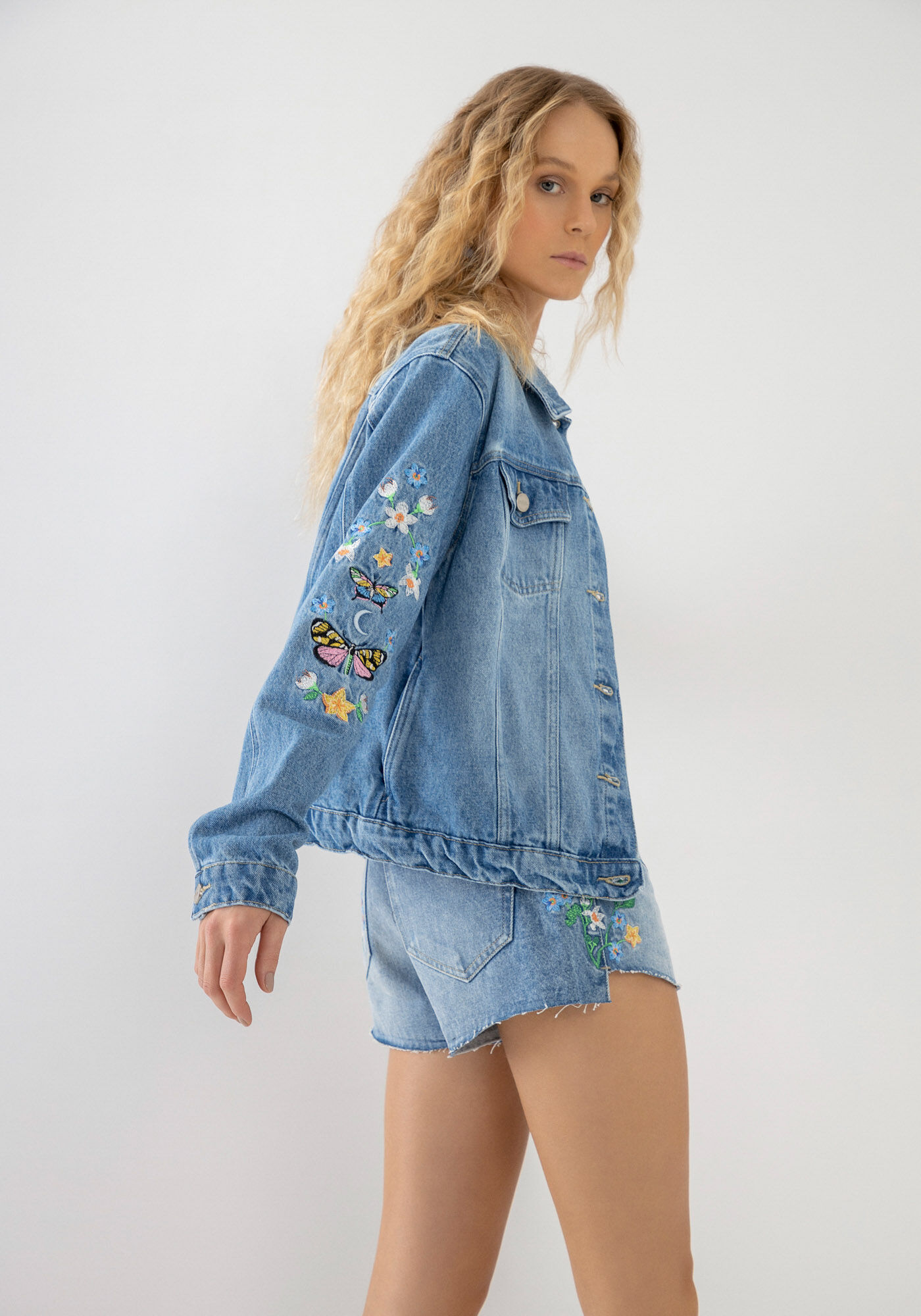 Jaqueta Jeans com Bordado Borboletas Lez a Lez