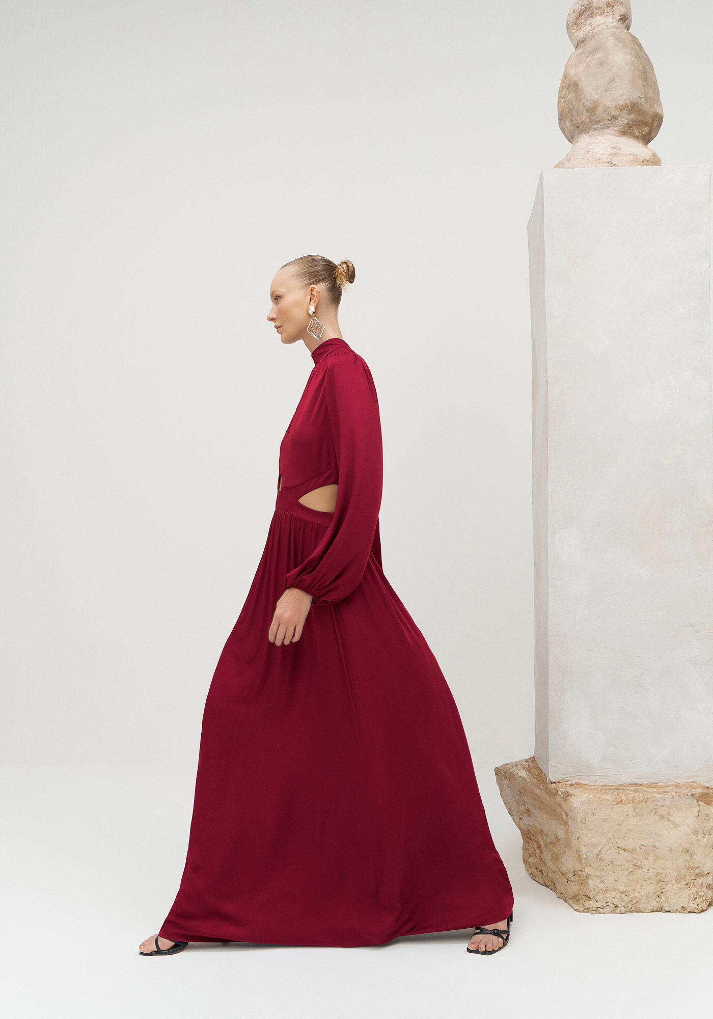 Vestido Longo Manga Longa com Gola Alta e Cut Out, , large.