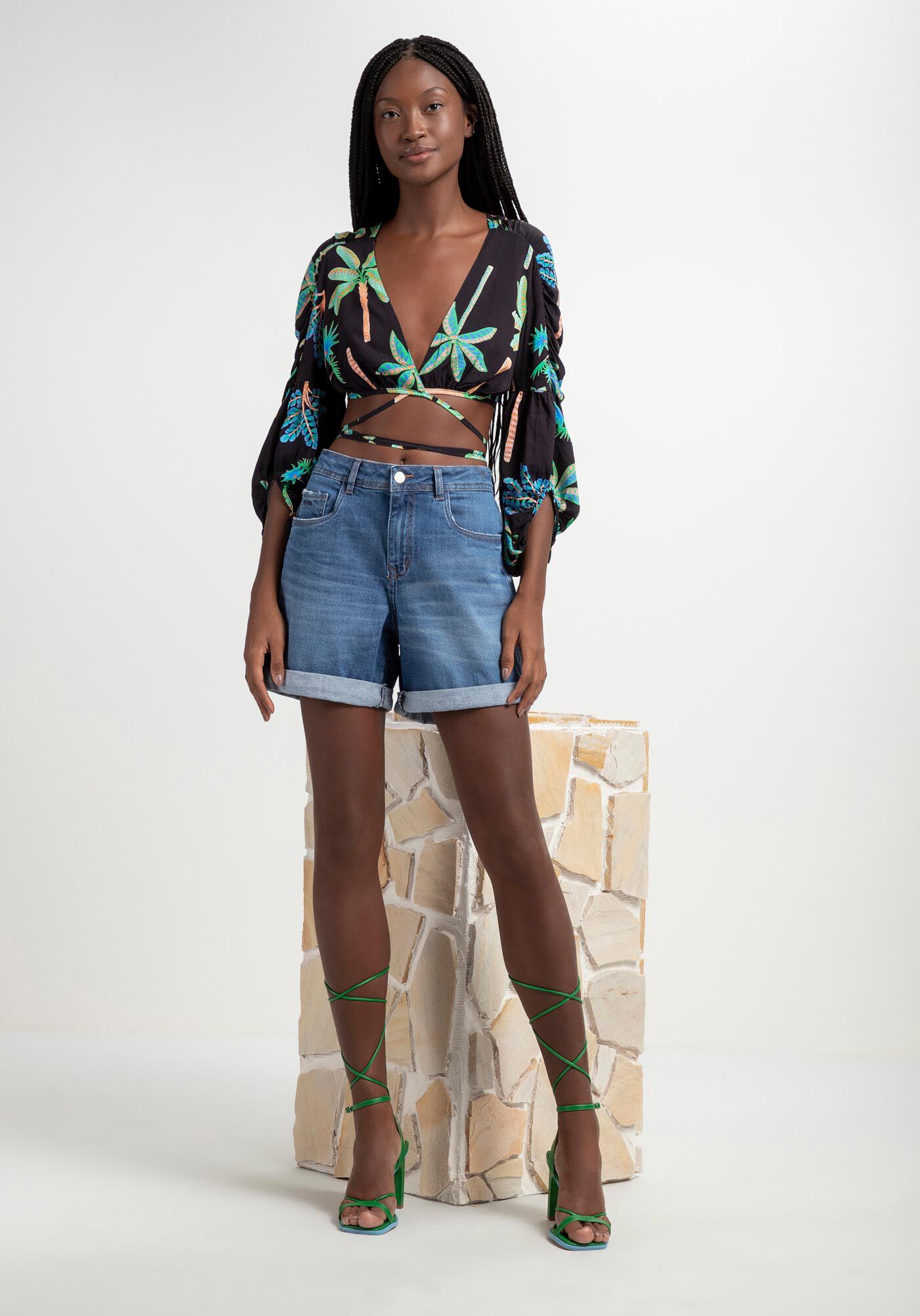 Bermuda Jeans Boyfriend com Cintura M&eacute;dia, JEANS, large.