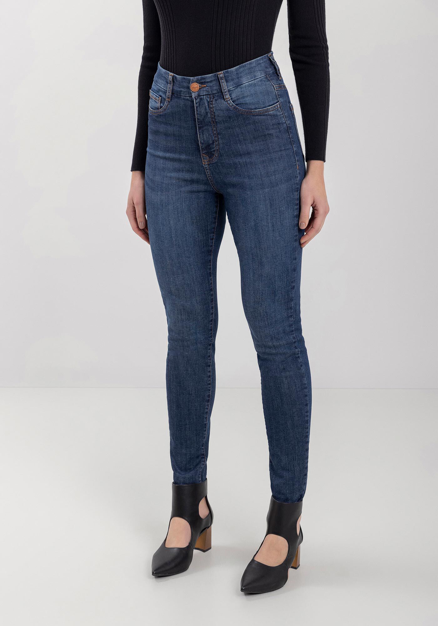 Cal&ccedil;a Jeans Skinny Com Cintura Alta E Tecnologia Contour, , large.