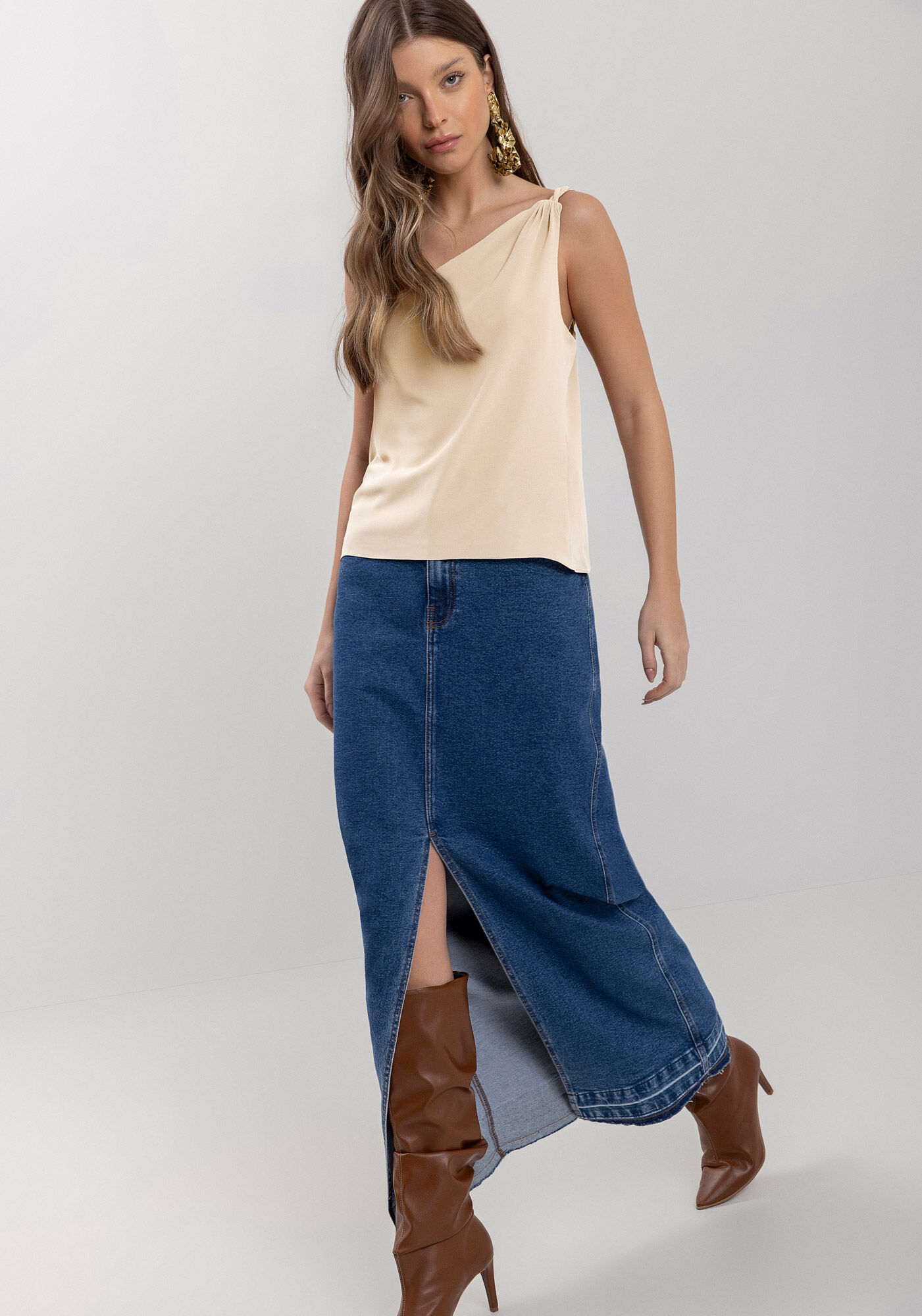 Blusa De Al&ccedil;as Com Decote Degag&ecirc; Em Crepe Toque De Seda, , large.