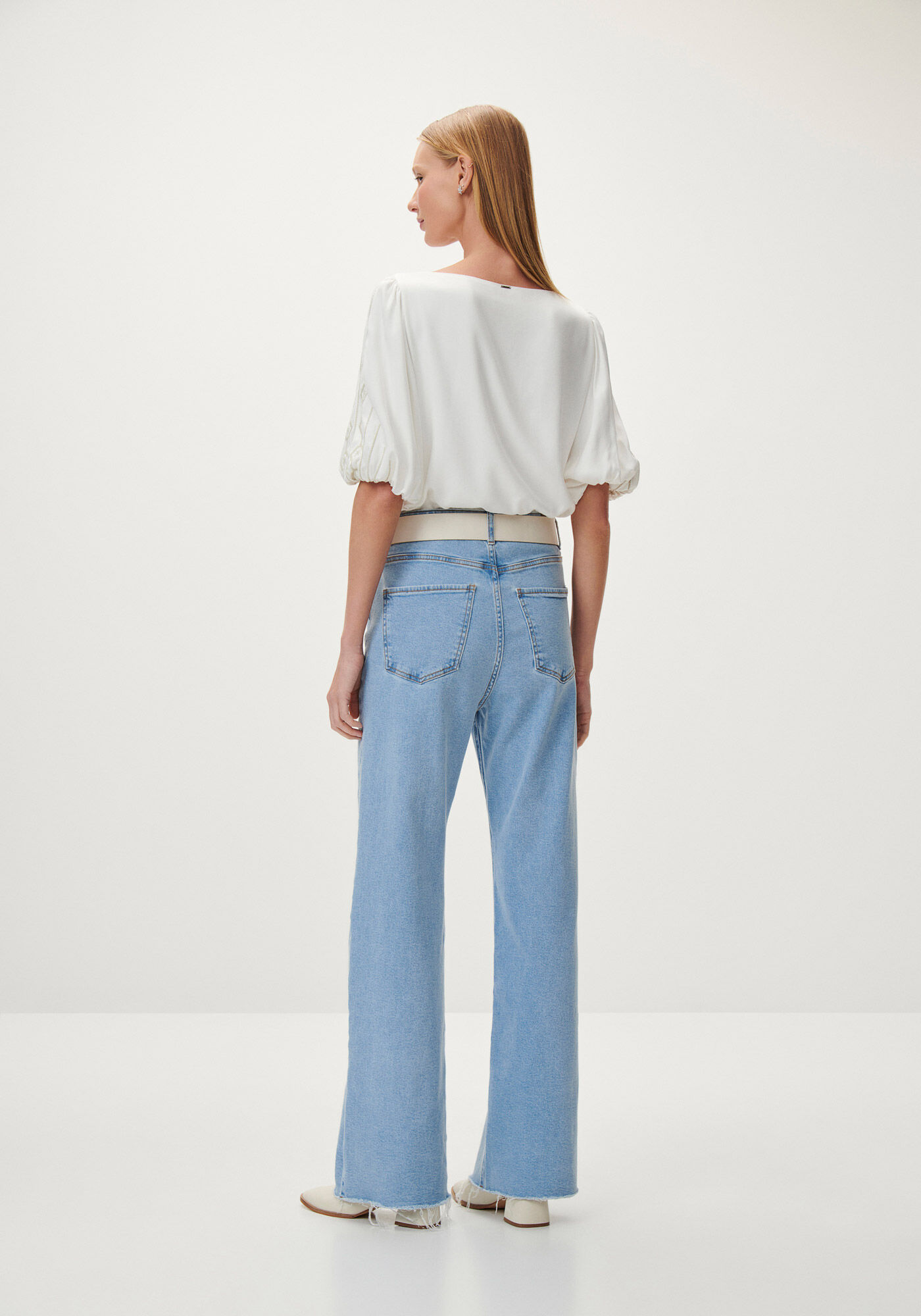 Blusa em Viscose com Manga Bufante Bordada, , large.