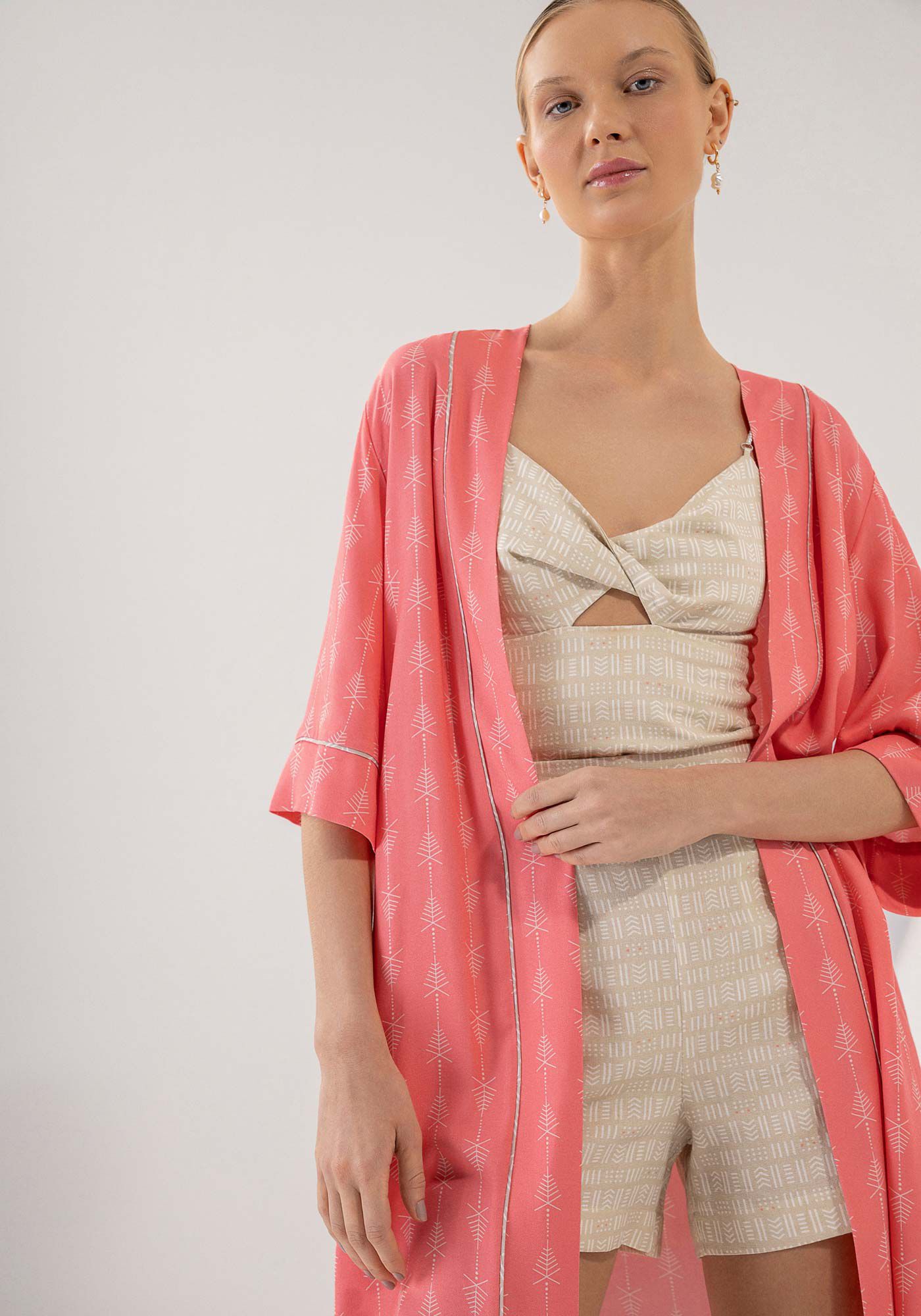 Kimono Alongado Estampado em Viscose com Cinto, FISH, large.