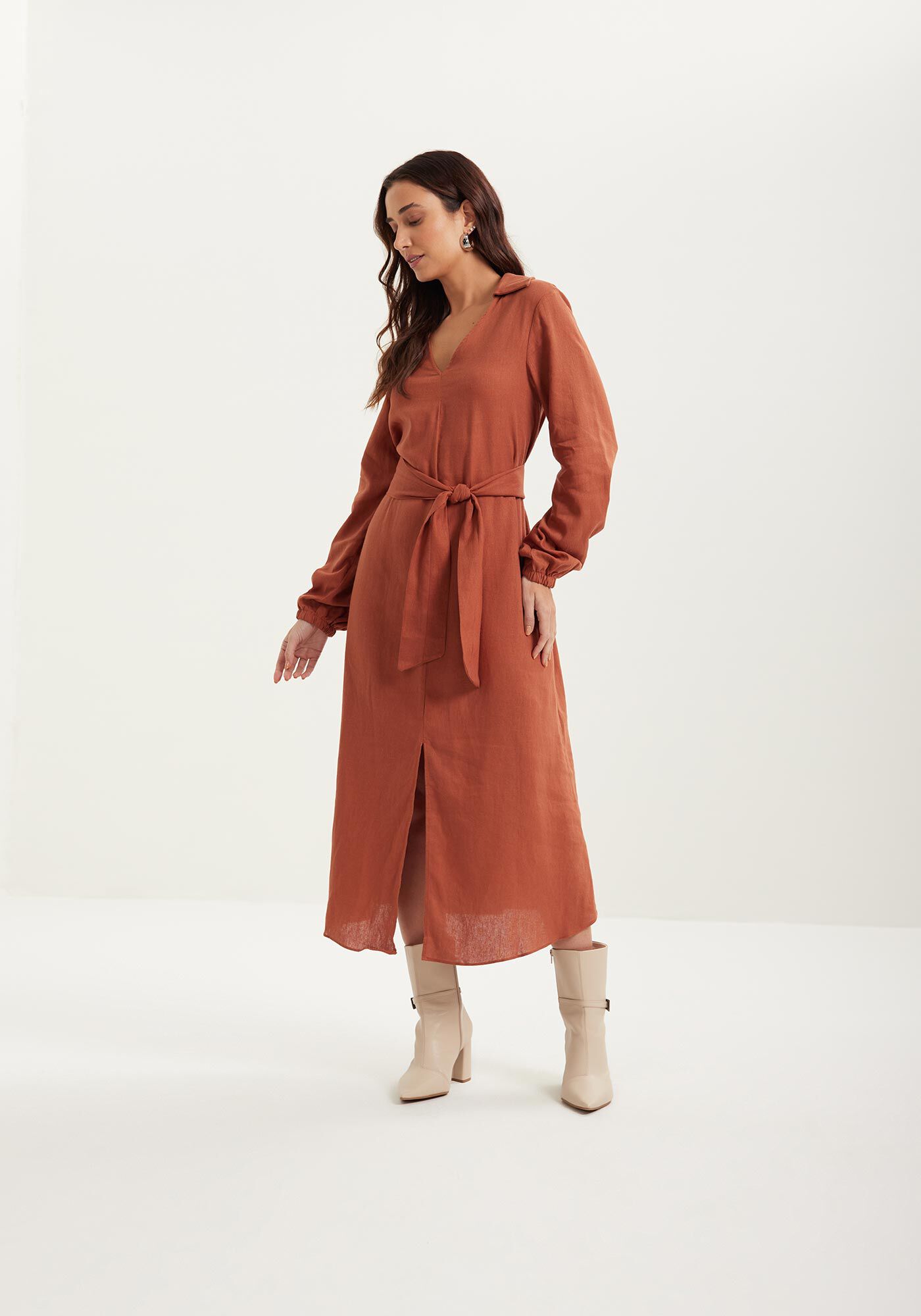 Vestido Midi Ch&aacute; Em Linho E Viscose Com Faixa Ajust&aacute;vel, MARROM MUSTANG, large.