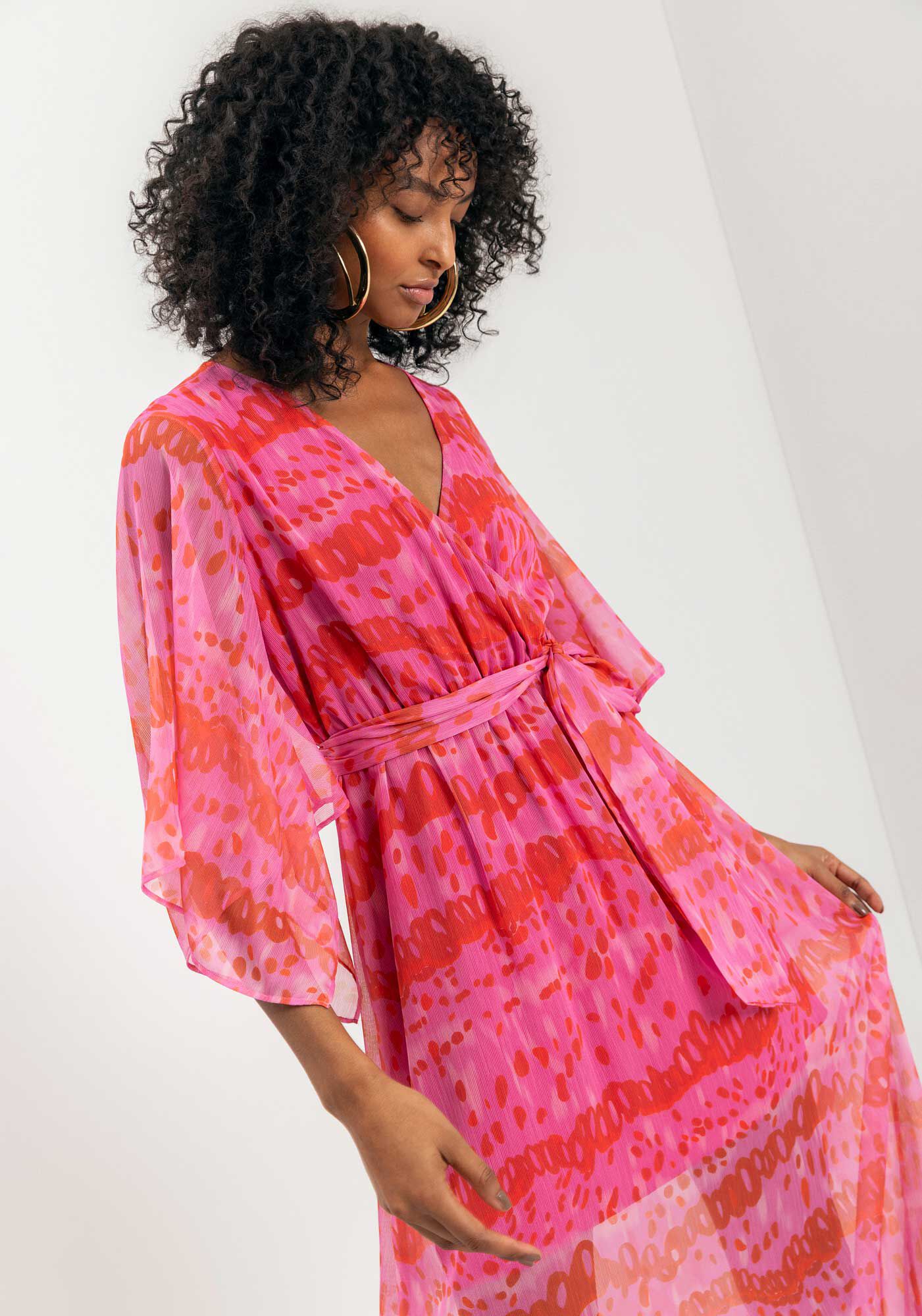 Vestido Ch&aacute; Estampado Com Mangas Amplas E Faixa, , large.