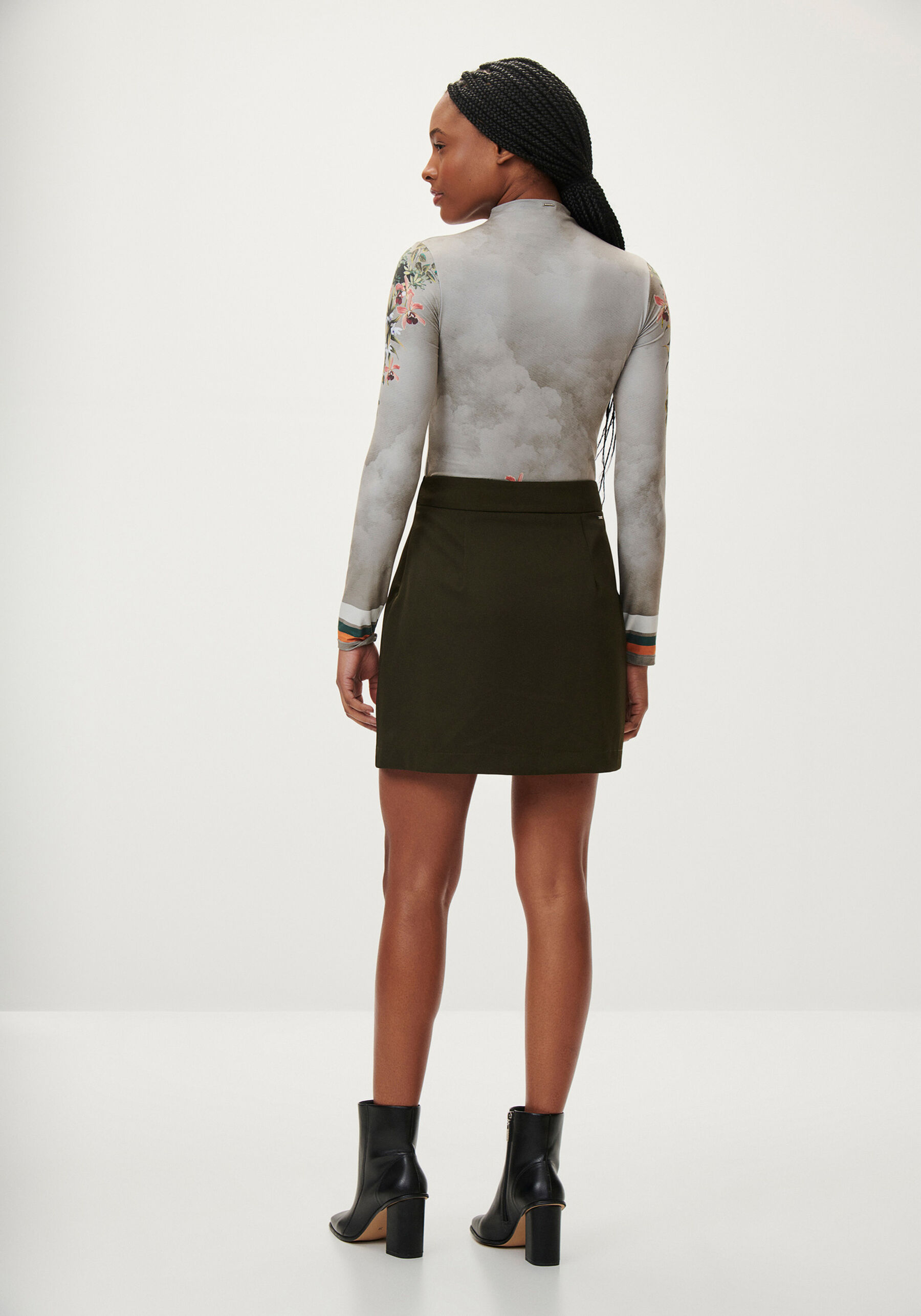 Blusa Estampada em Malha Aveludada com Gola Alta, RETRATO. Blusa Estampada em Malha Aveludada com Gola Alta, RETRATO, large.