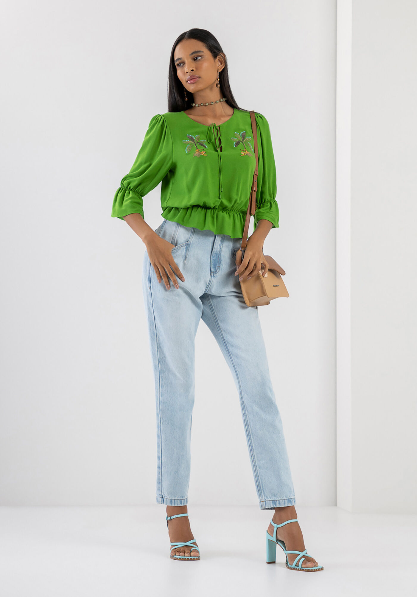 Blusa em Viscose com Bordado e Franzido, , large.