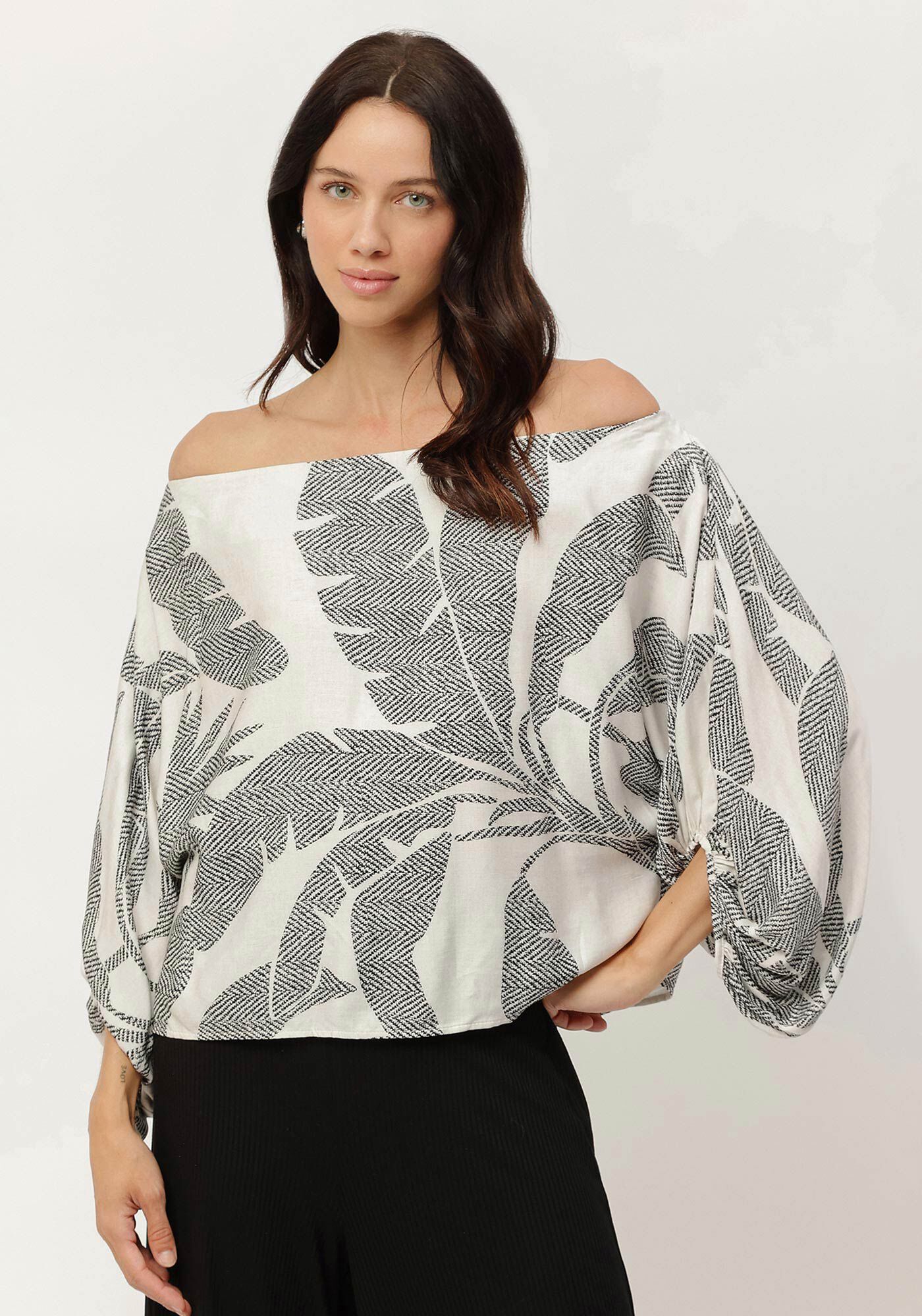 Blusa Ombro a Ombro em Viscose com M&aacute;xi Mangas, , large.