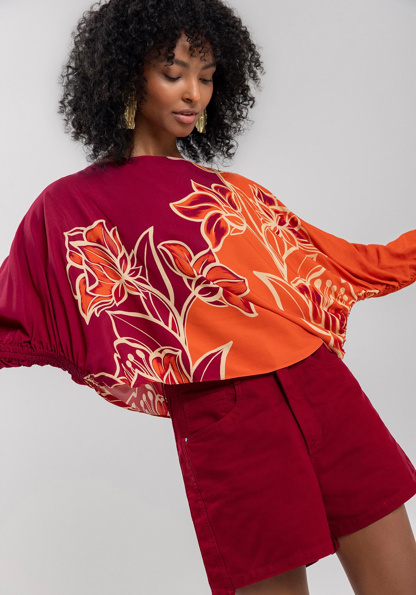 Blusa Curta Estampada Com Mangas Longas E Franzidos, ANEMONE VERMELHO, large.