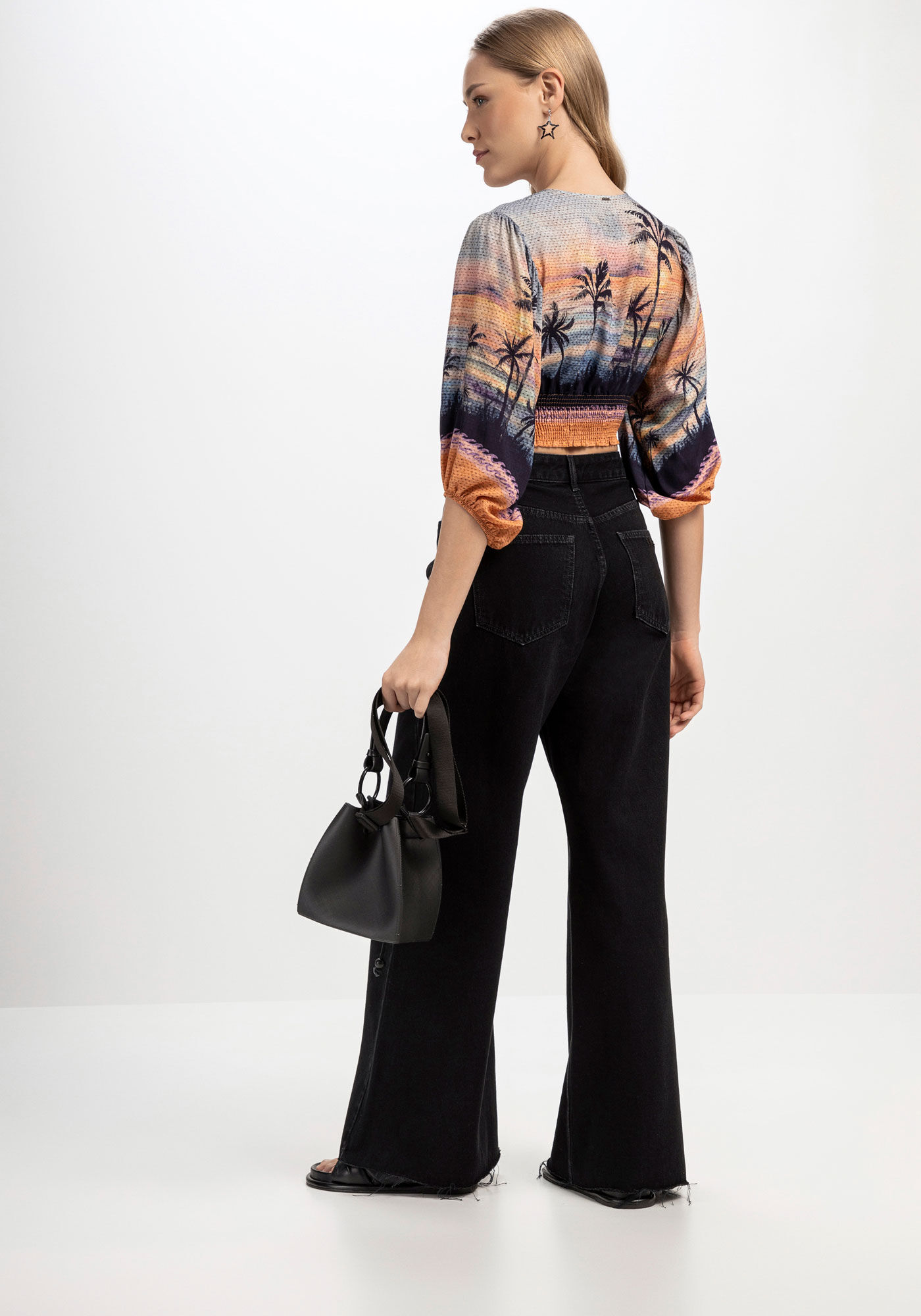 Blusa Cropped Estampada com M&aacute;xi Manga, SOL DA MEIA NOITE, large.