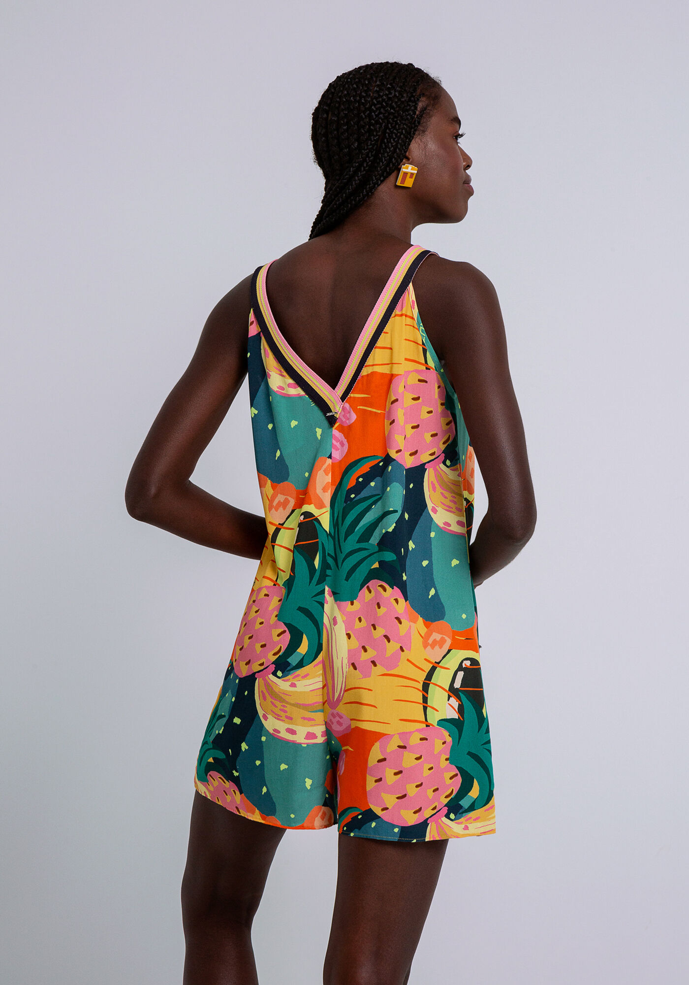 Macac&atilde;o Curto em Viscose com Retil&iacute;nea Al&ccedil;as, FRUTA DE PALMA, large.