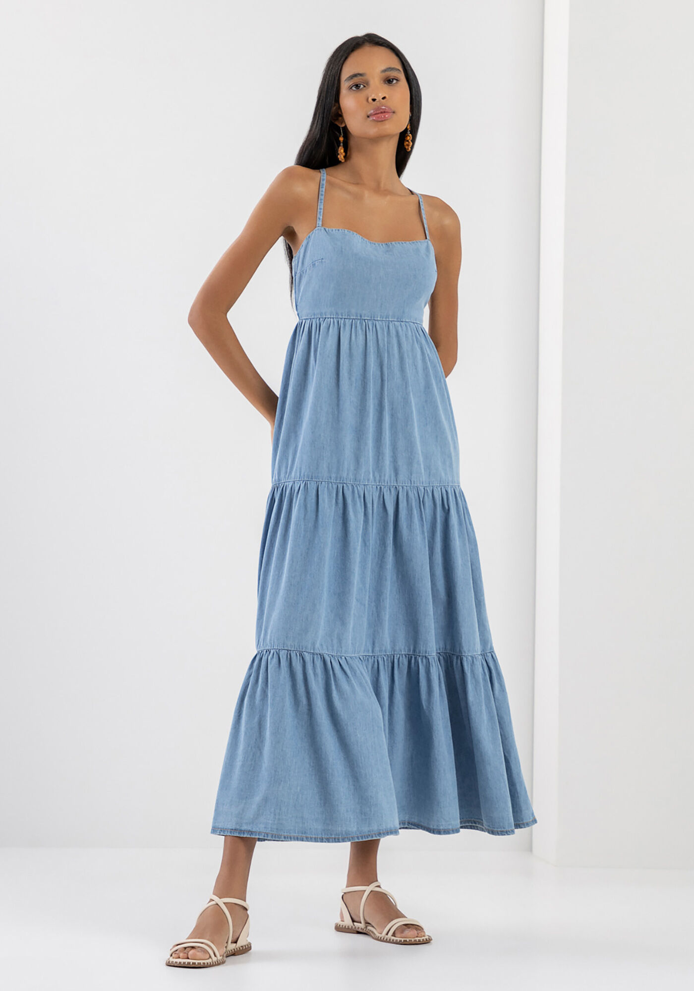 Vestido Jeans Midi com Recorte Costas Lez a Lez
