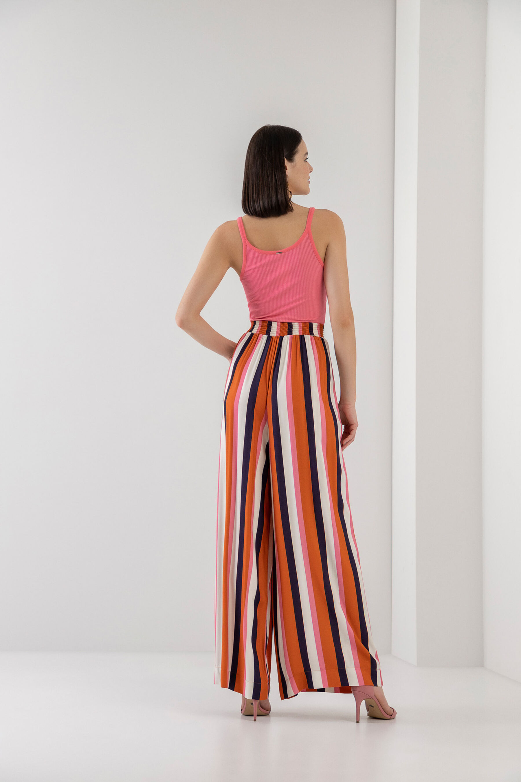 Calça Pantalona em Viscose com Bolsos, MOEMA. Calça Pantalona em Viscose com Bolsos, MOEMA, large.