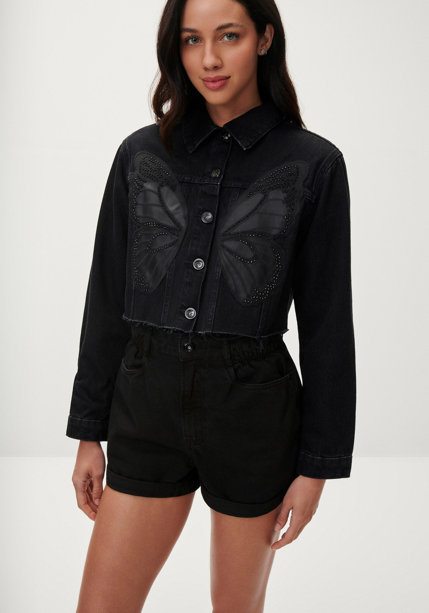 Jaqueta Jeans Cropped com Bordado Borboleta, PRETO REATIVO, large.