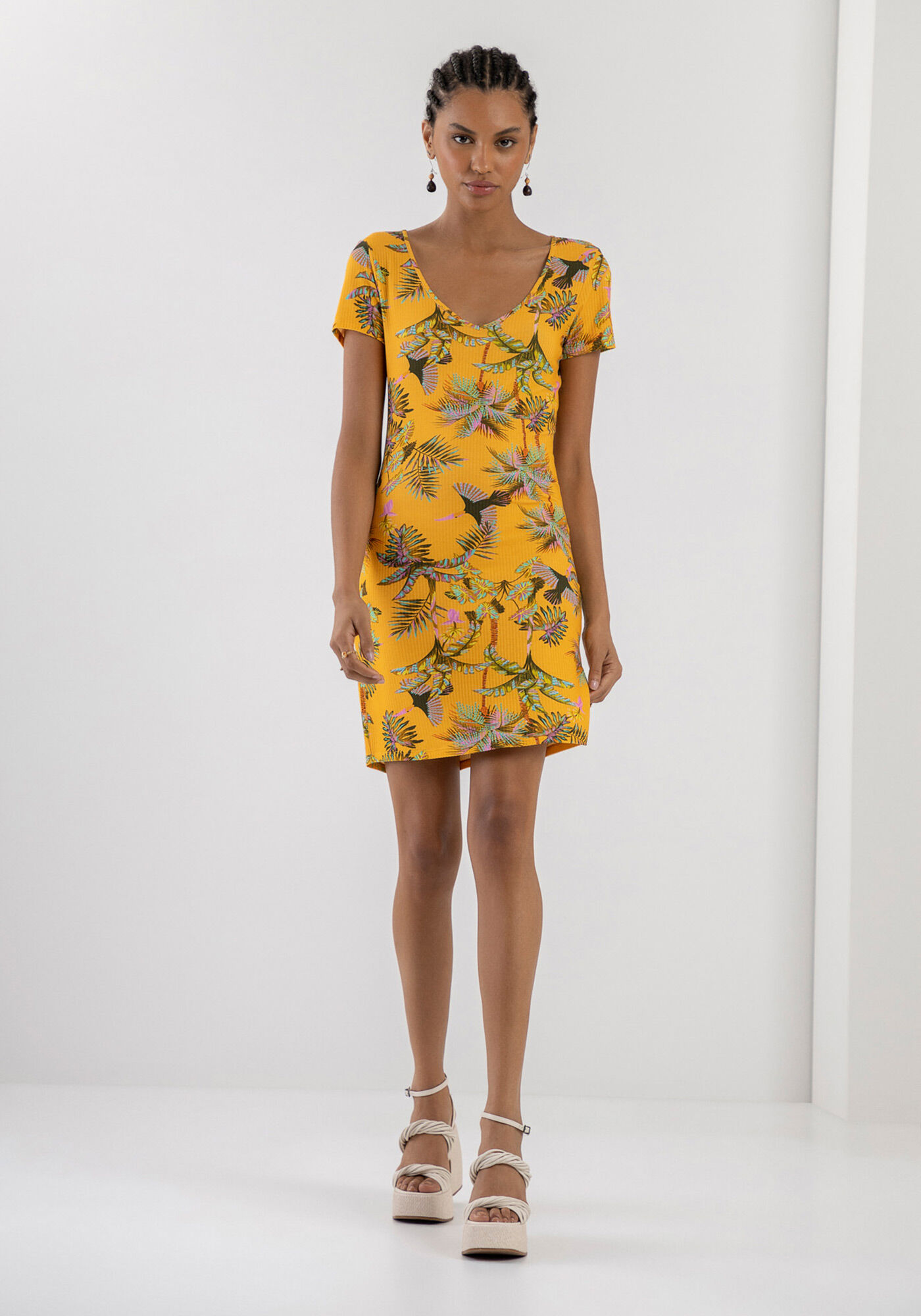 Vestido Curto Canelado Estampado com Decote V, , large.