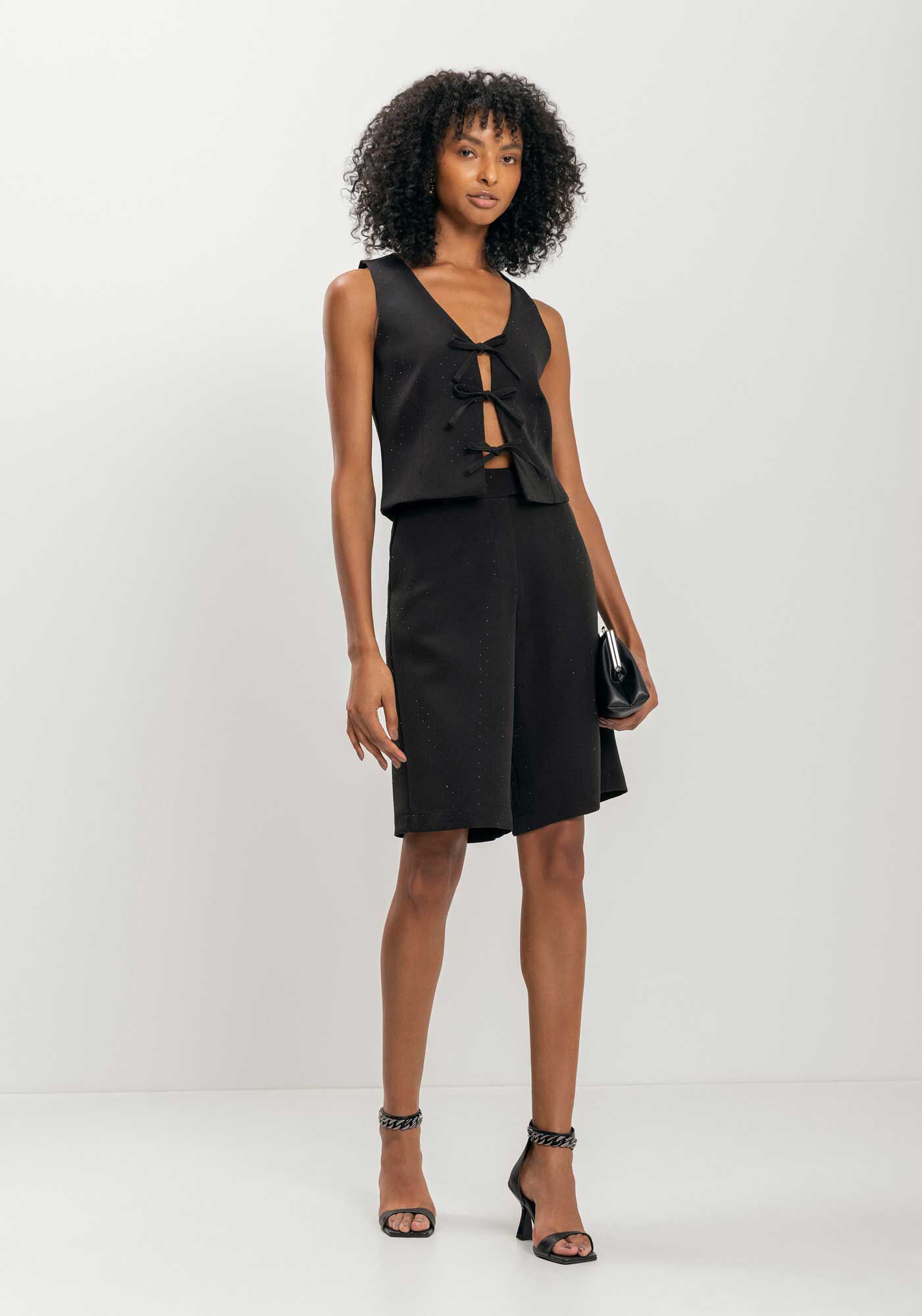 Colete Curto Com La&ccedil;os E Aplica&ccedil;&otilde;es De Strass, PRETO, large.