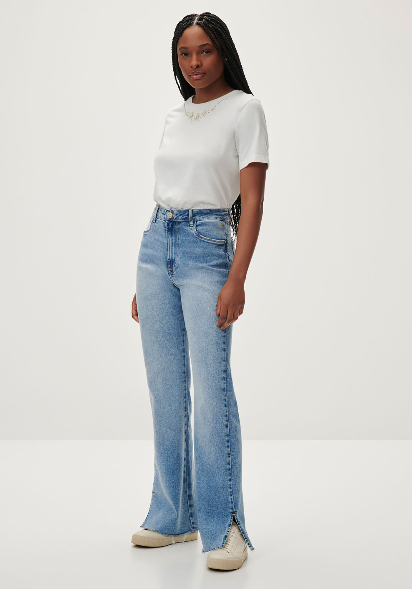 T-shirt em Algod&atilde;o Respons&aacute;vel com Bordado P&eacute;rolas, , large.