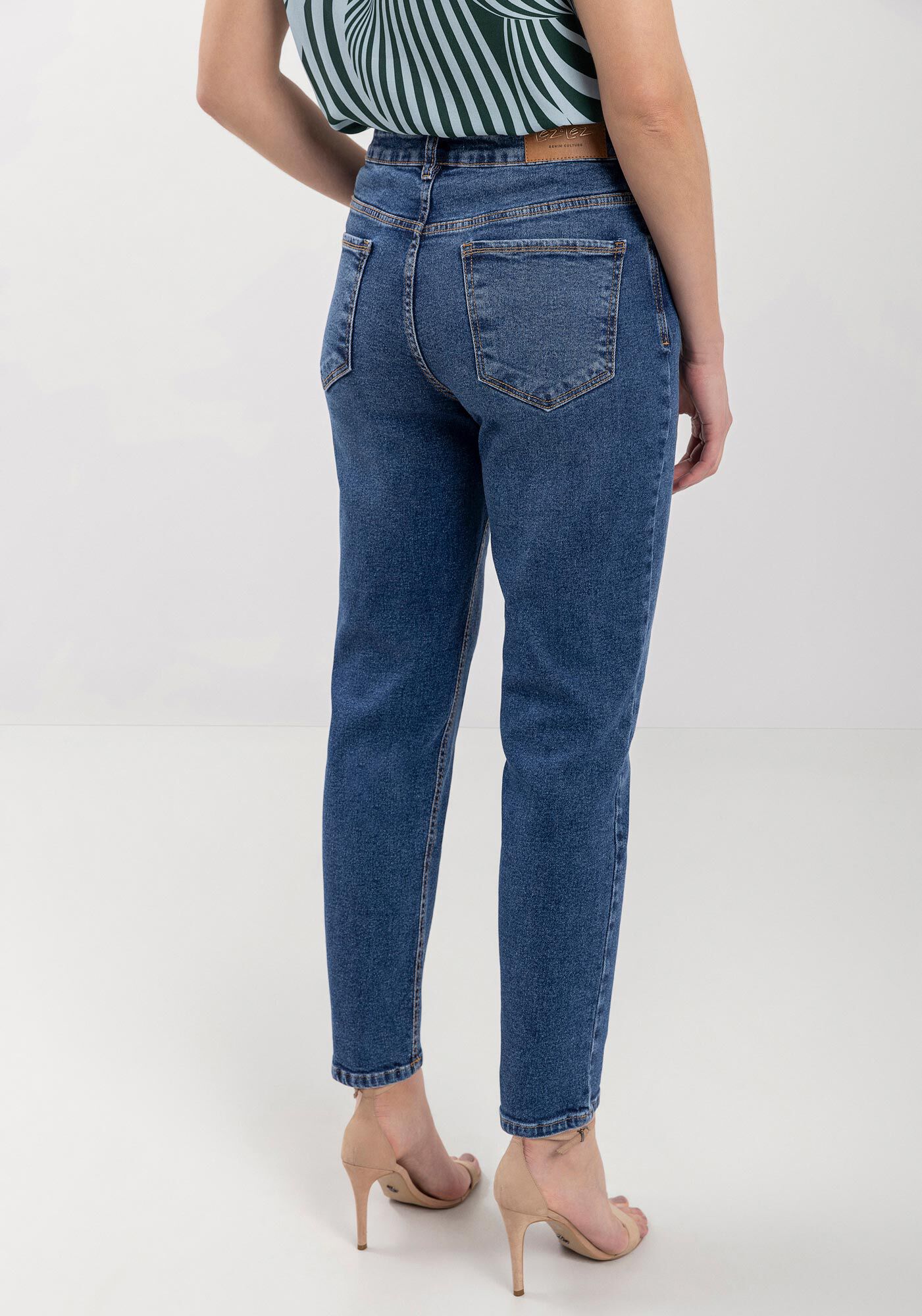 Cal&ccedil;a Mom Jeans Comfort Curta Com Cintura Alta, JEANS, large.