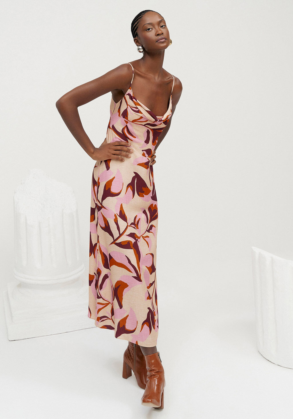 Vestido Midi em Crepe com Decote Degag&ecirc;, PINK PETALS, large.