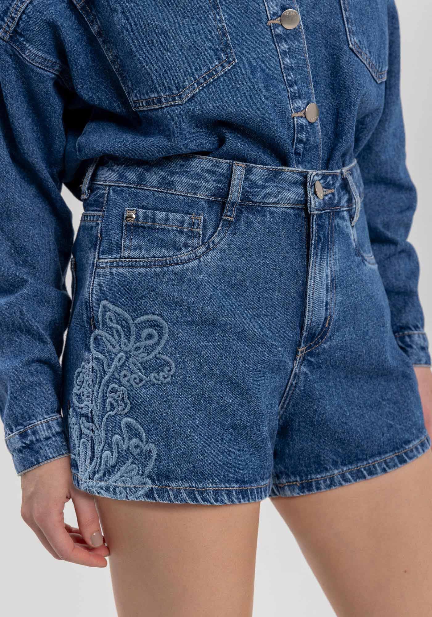 Shorts Jeans Curto Com Cintura Alta E Bordado Lateral, JEANS, large.