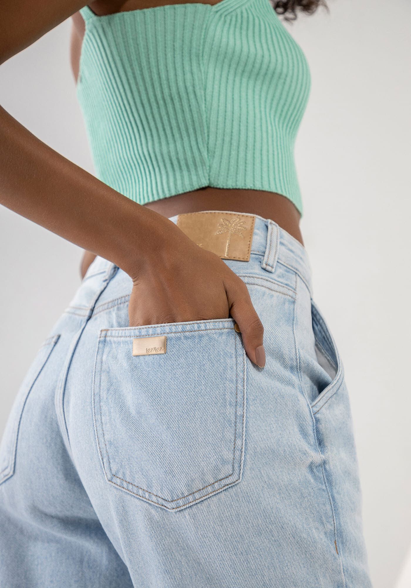 Cal&ccedil;a Jeans Mom Super Alta Cropped com Pregas, , large.