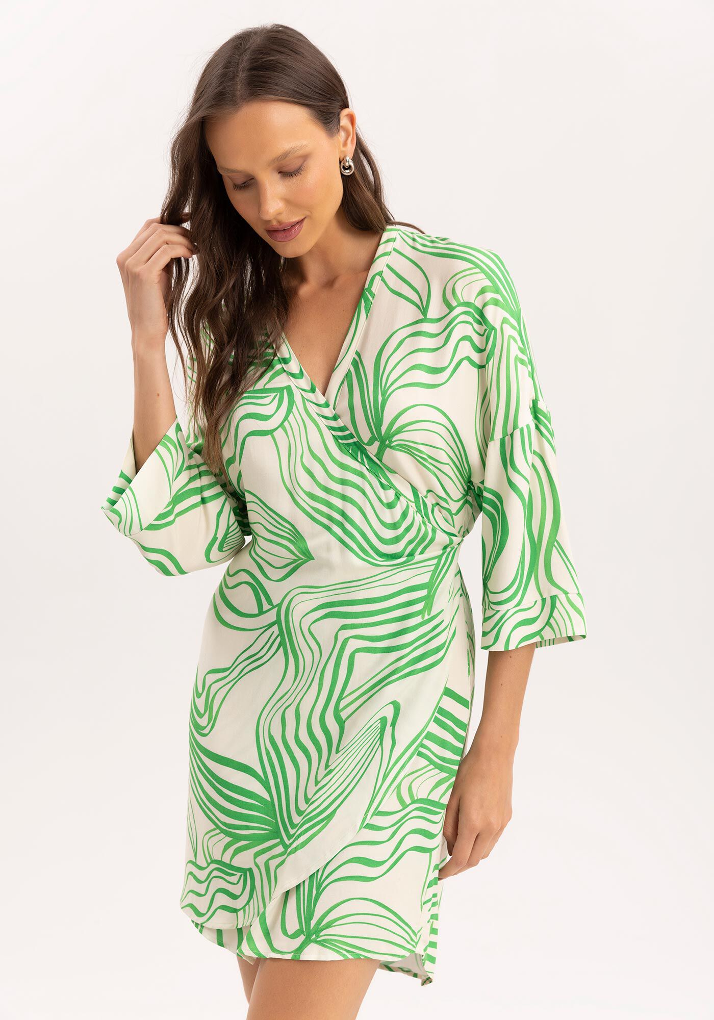 Vestido Curto Transpassado em Viscose Estampado, , large.