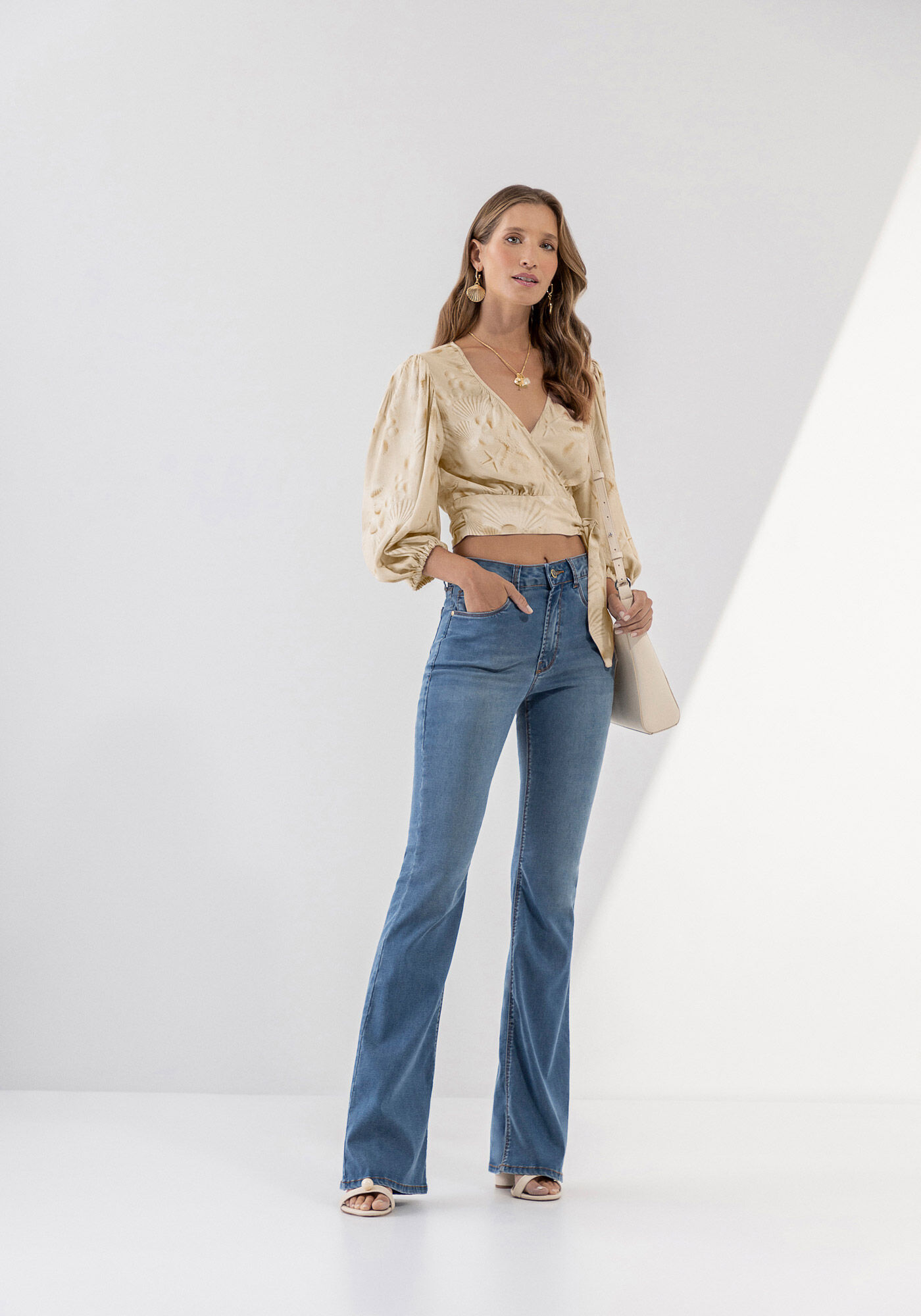 Calça sales flare vinil