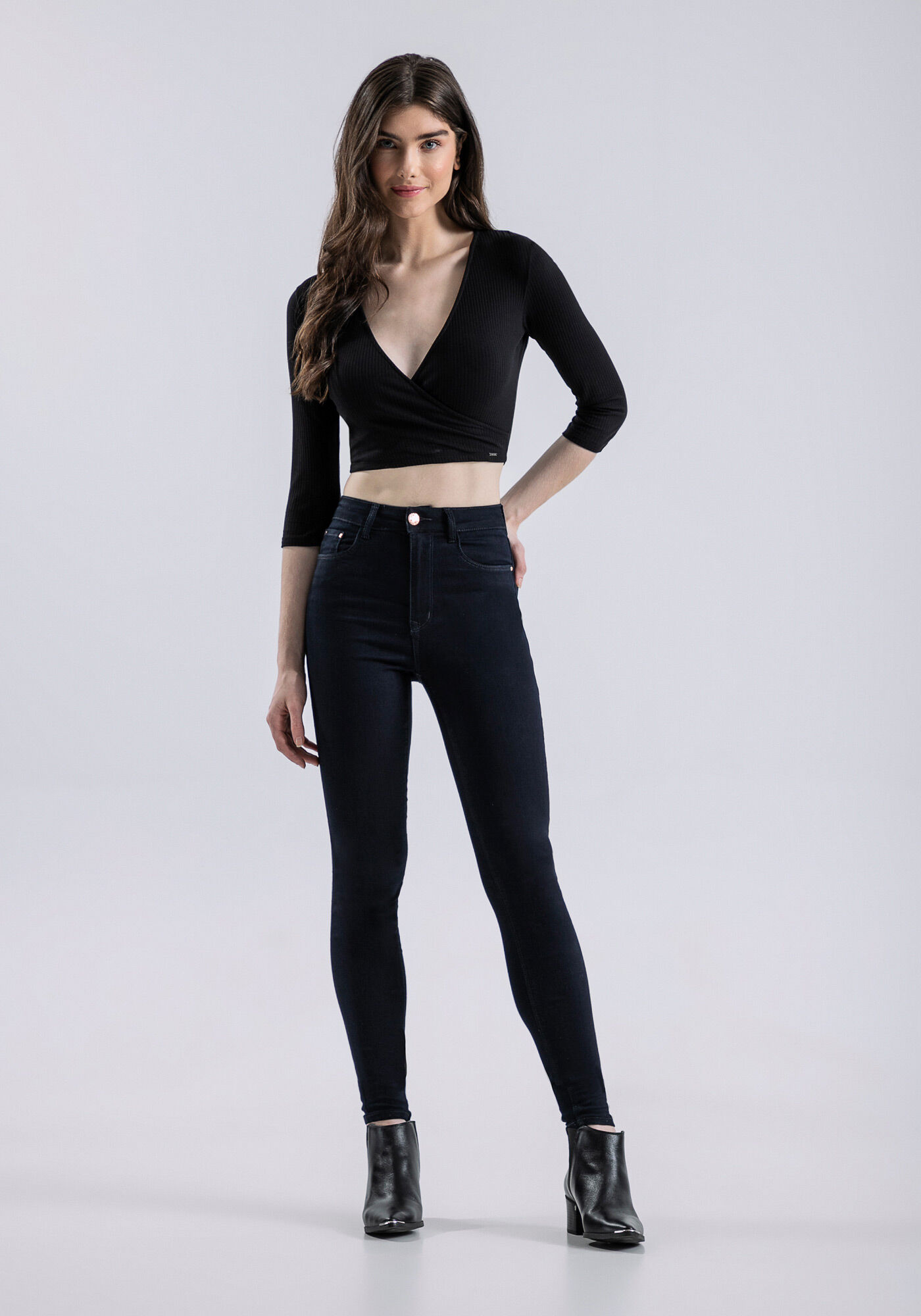 Blusa Transpassada Canelada com Manga 3/4, PRETO REATIVO, large.