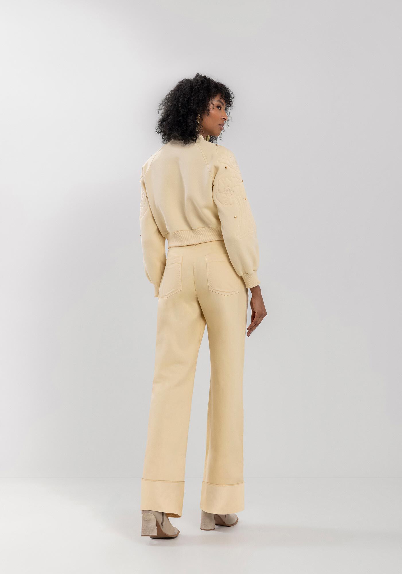 Cal&ccedil;a Wide Leg Sarja Com Cintura Alta E Barra Diferenciada, AMARELO SEASHELL, large.