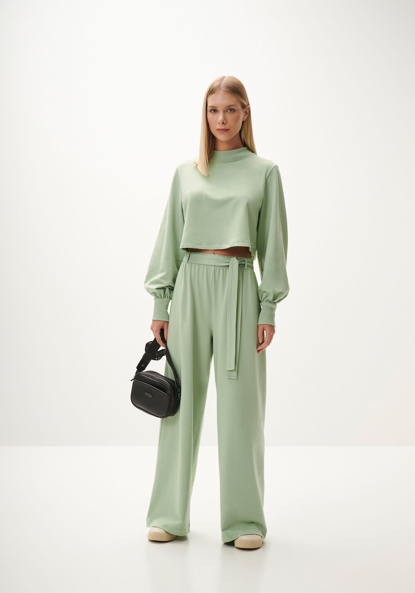 Conjunto com Blus&atilde;o Cropped e Pantalona, , large.