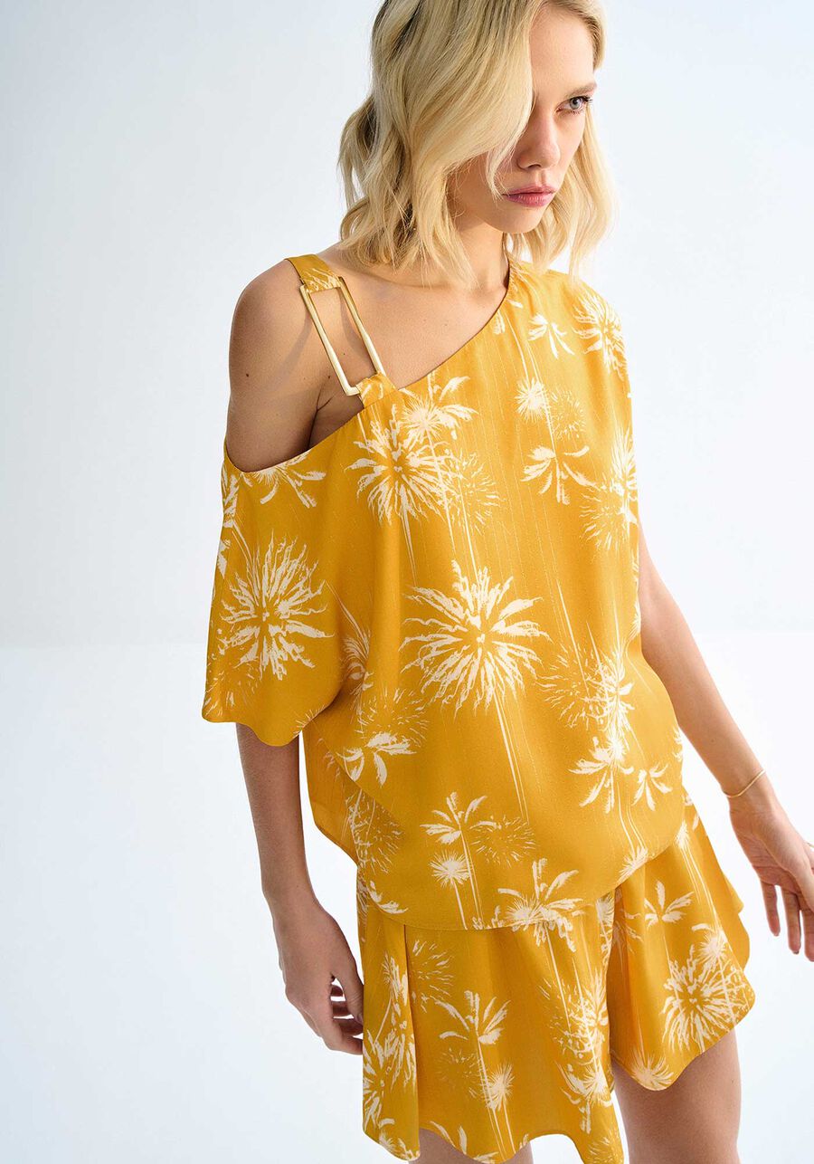 Blusa Assimétrica Estampada com Detalhe Ombro, DATE PALMS AMARELO. Blusa Assimétrica Estampada com Detalhe Ombro, DATE PALMS AMARELO, large.