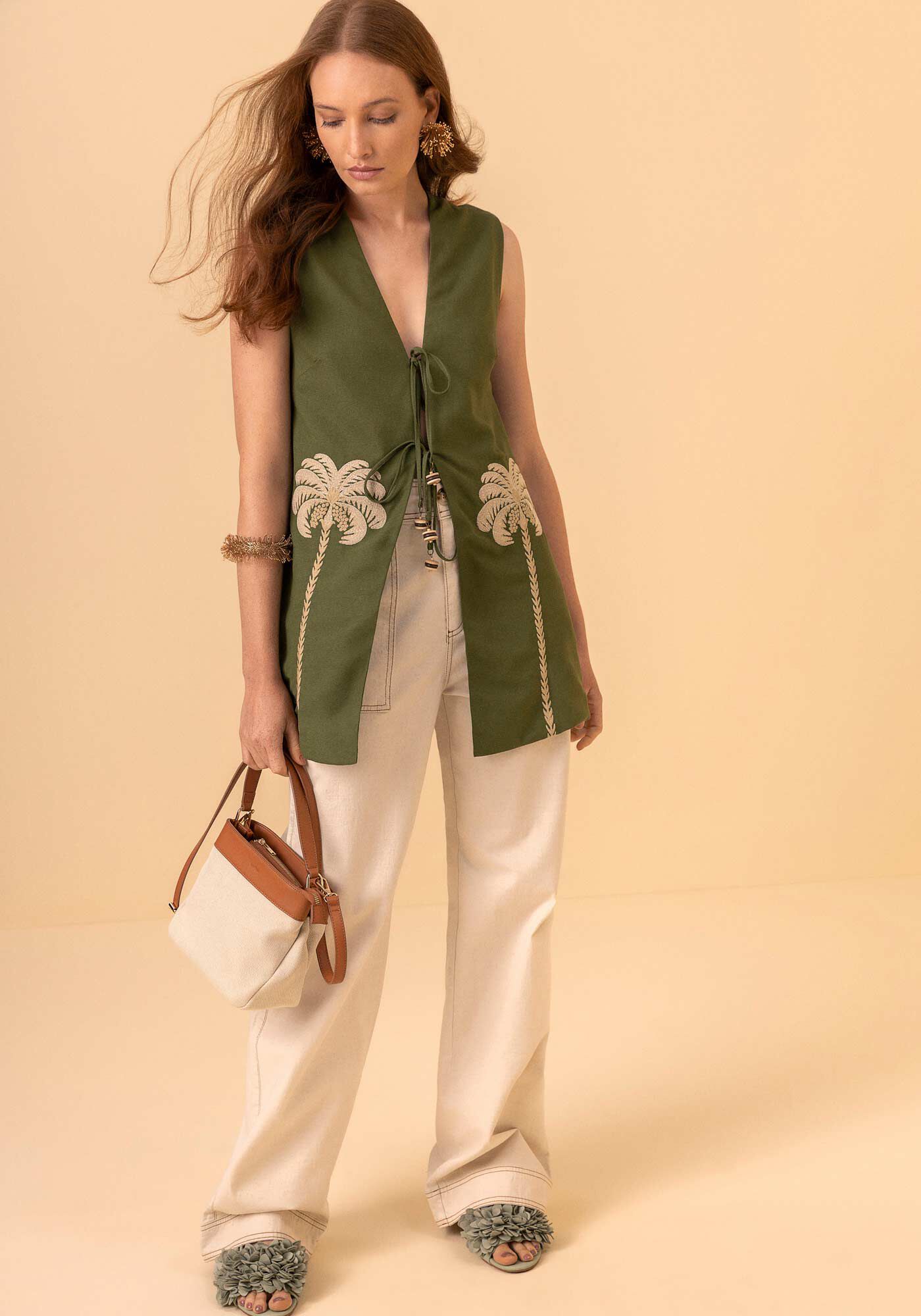 Colete Alongado Com Amarra&ccedil;&otilde;es E Bordados Localizados, VERDE FLORENA, large.