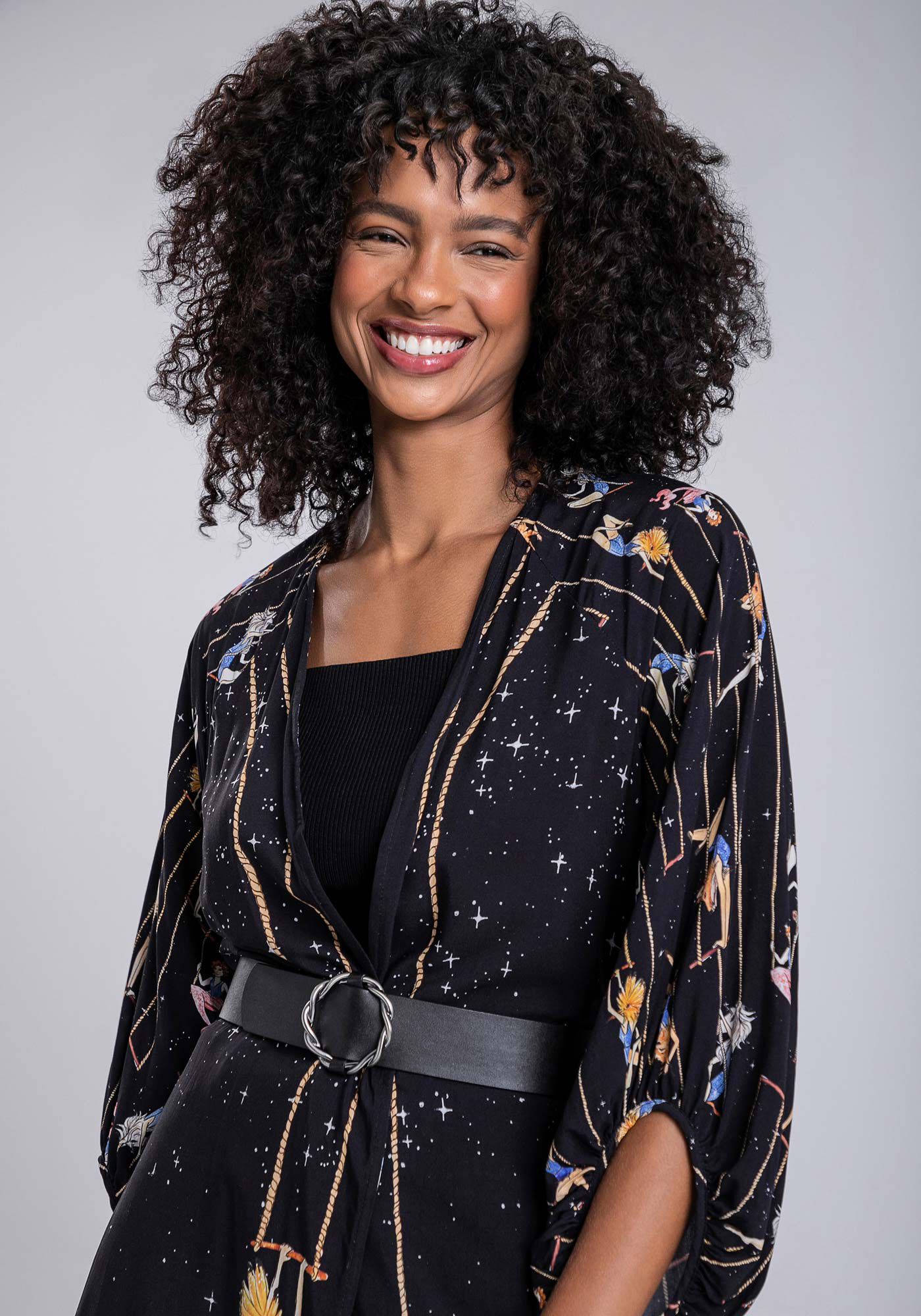 Sobreposi&ccedil;&atilde;o M&aacute;xi Estampado, ACROBATAS, large.