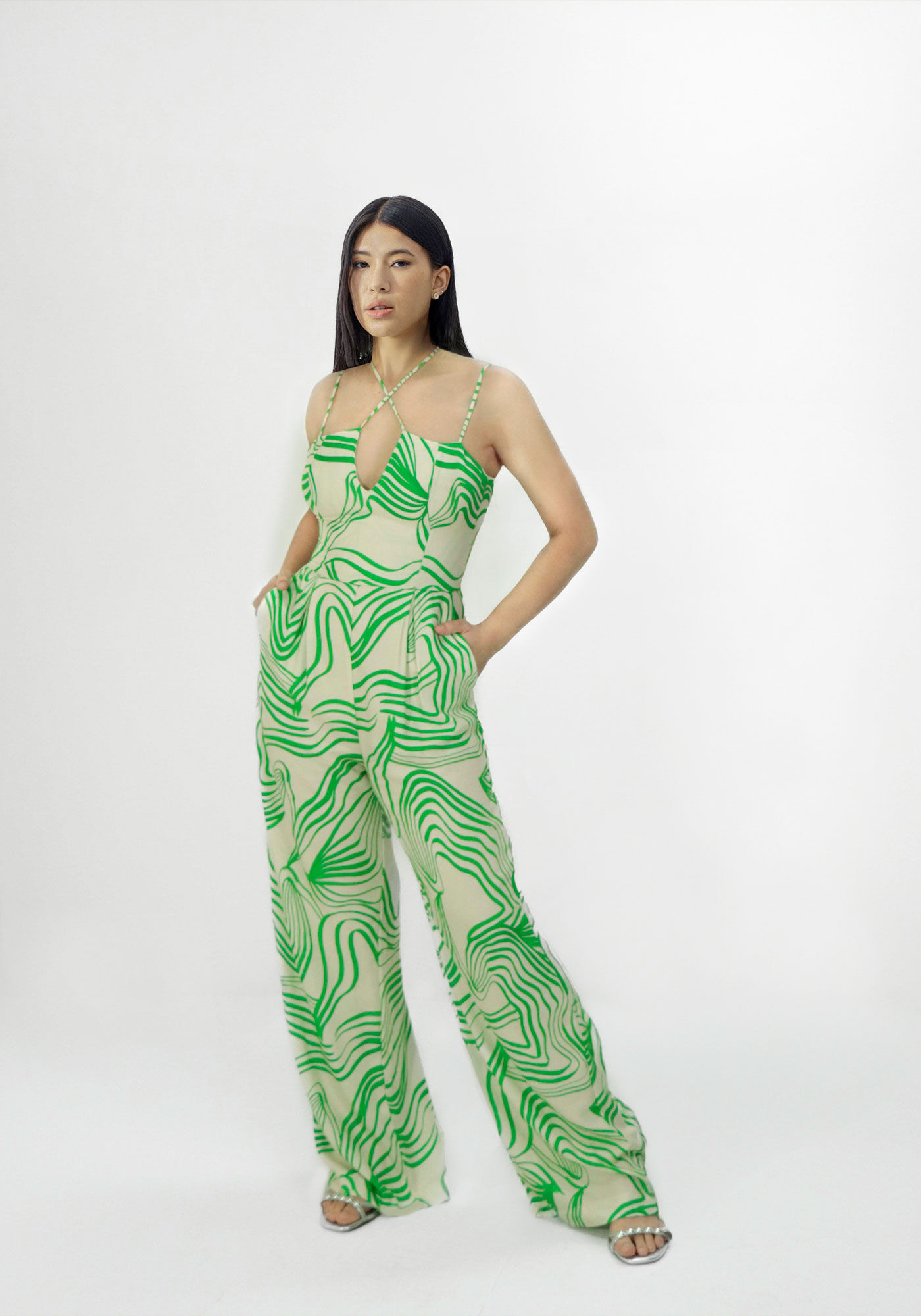 Macac&atilde;o Longo Estampado em Viscose com Tiras Decote, , large.