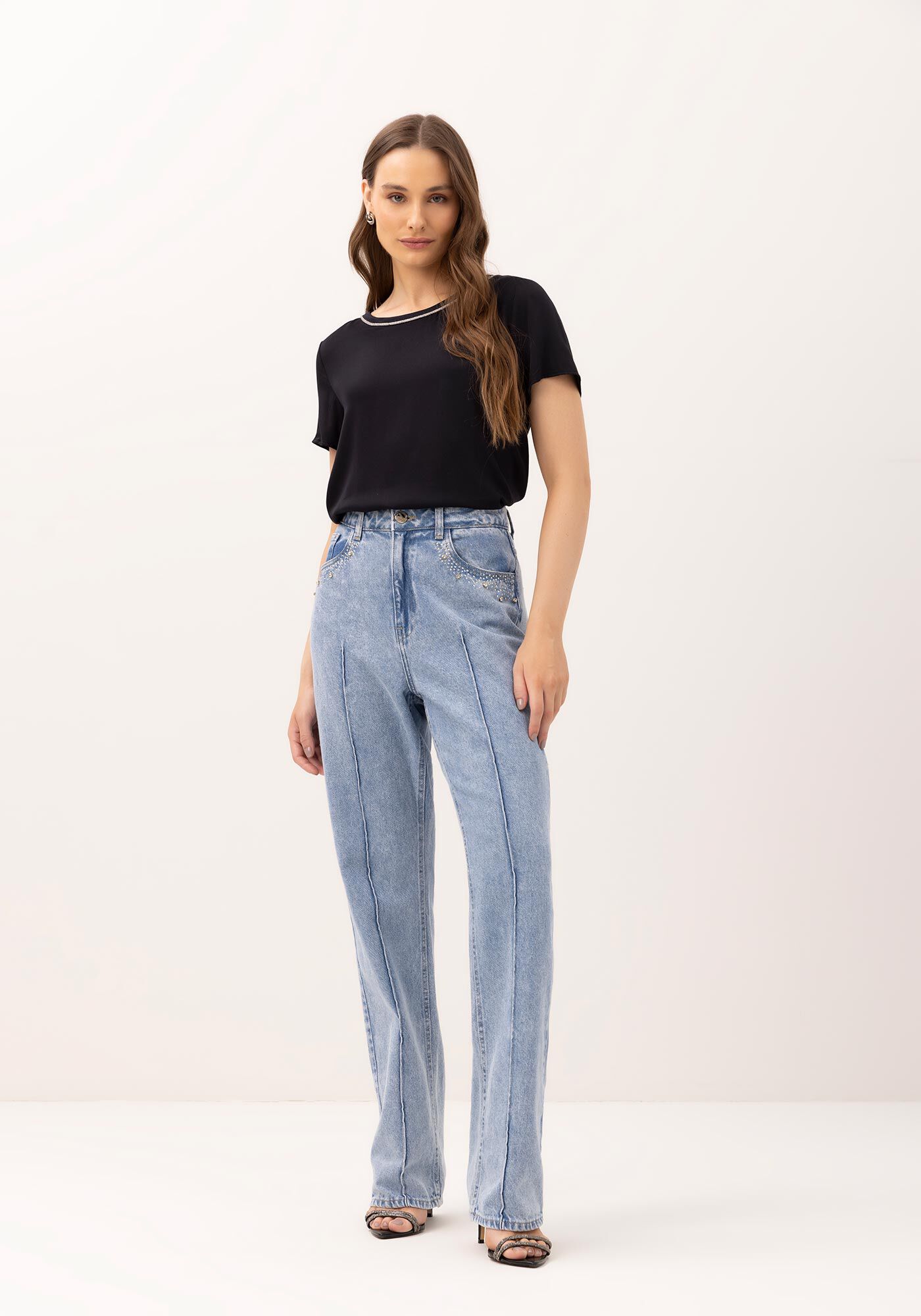 Blusa Manga Curta em Tecido Plano com Strass Decote, , large.