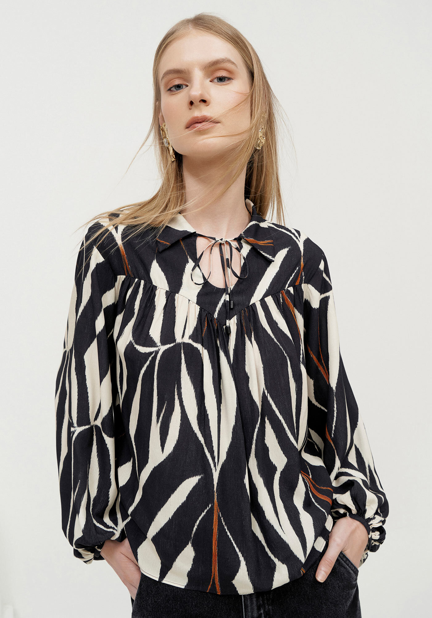 Blusa Ampla Estampada em Viscose com Manga Bufante, , large.