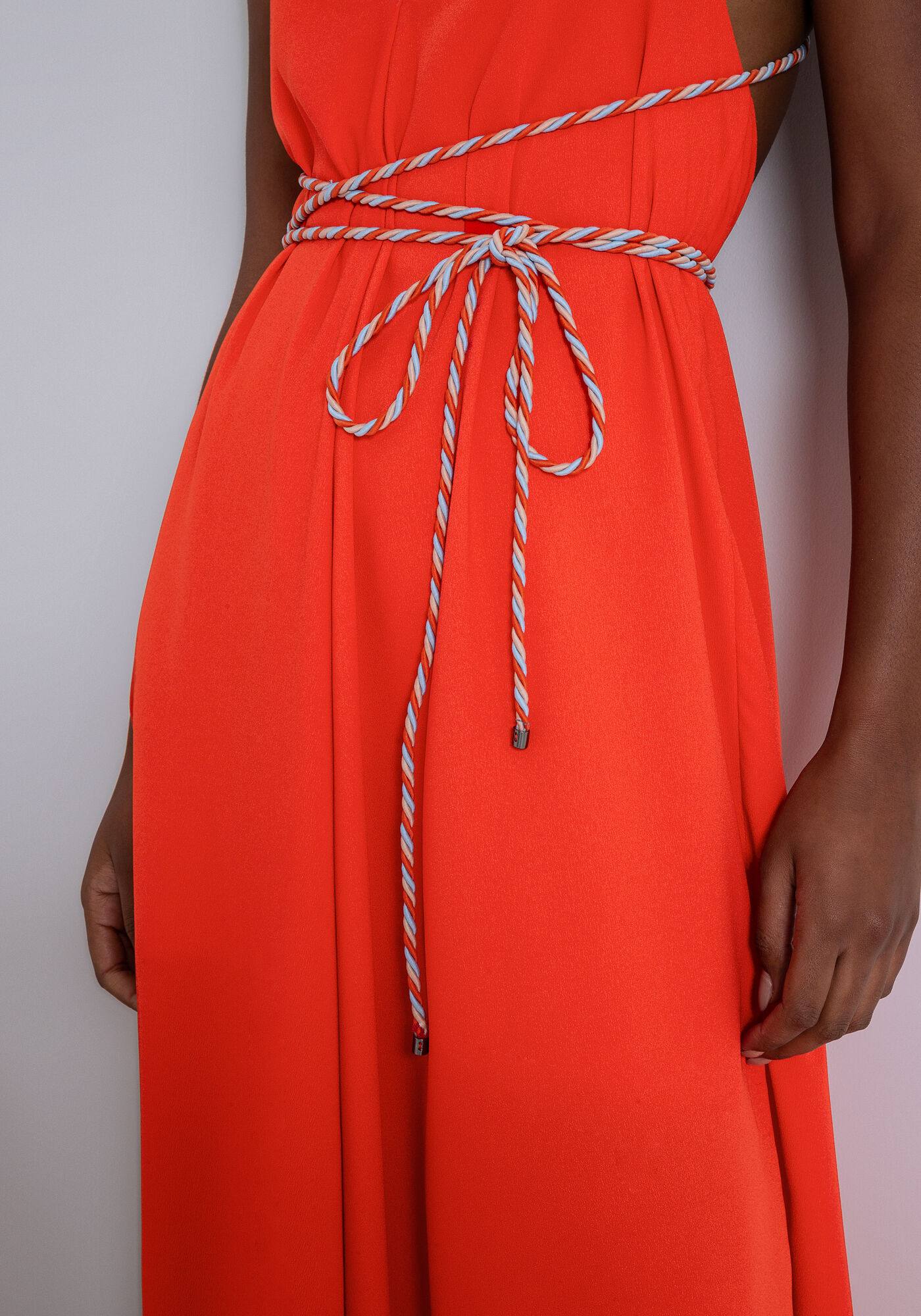 Vestido Midi em Crepe Barra Assim&eacute;trica, , large.