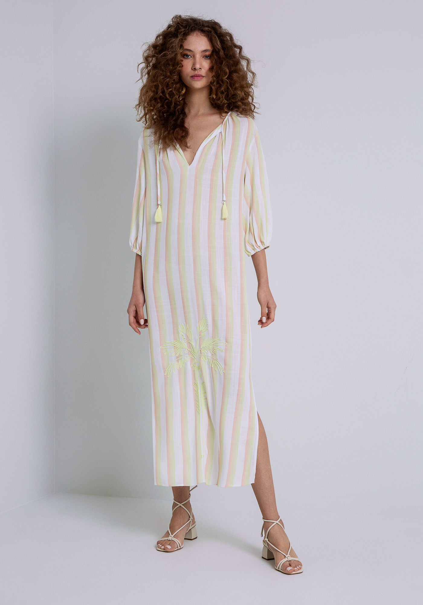 Vestido Midi em Tecido Rayon Twill com Fendas, BELO JARDIM, large.