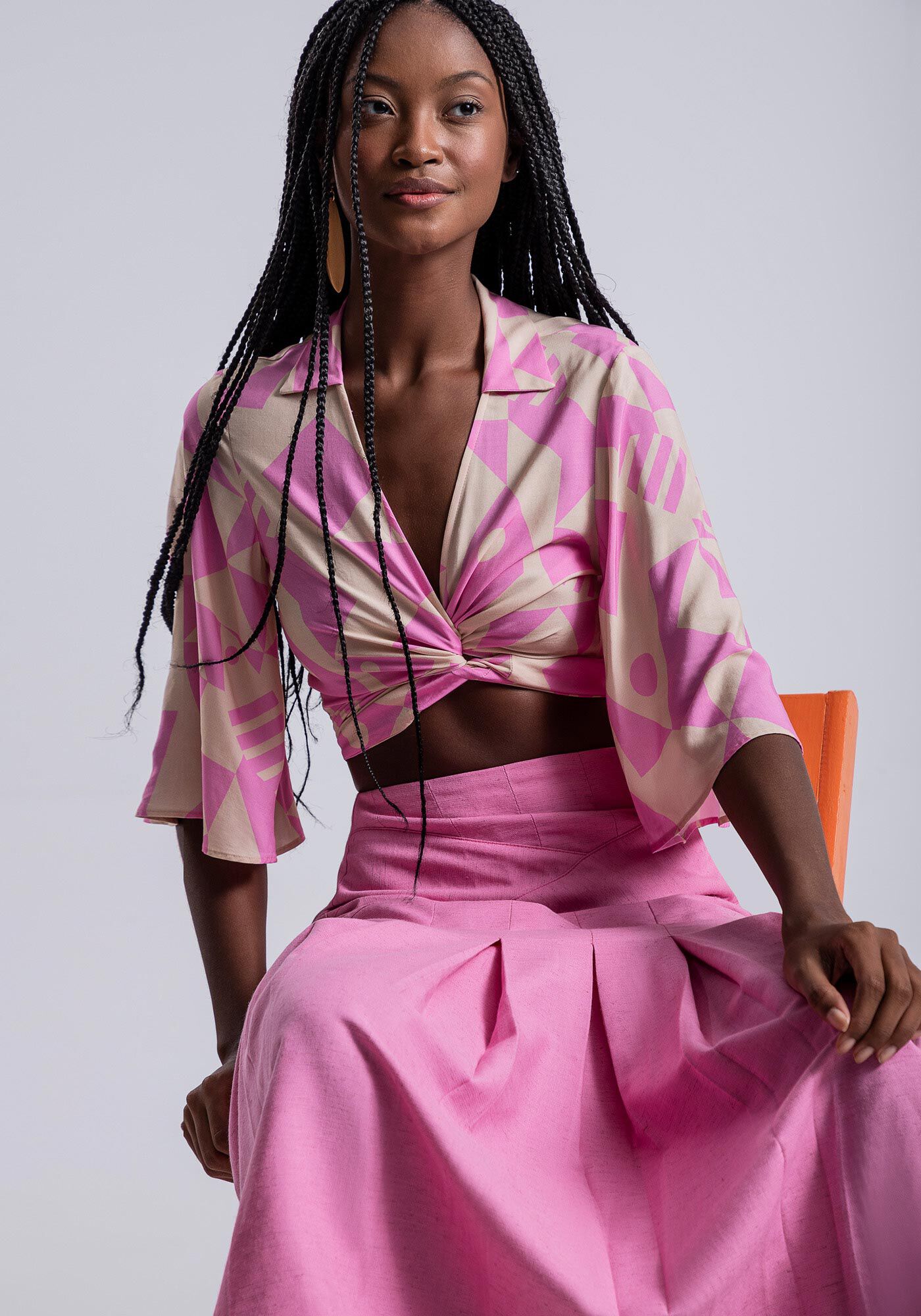 Saia Midi em Tecido Bari com Pregas e Recorte, , large.