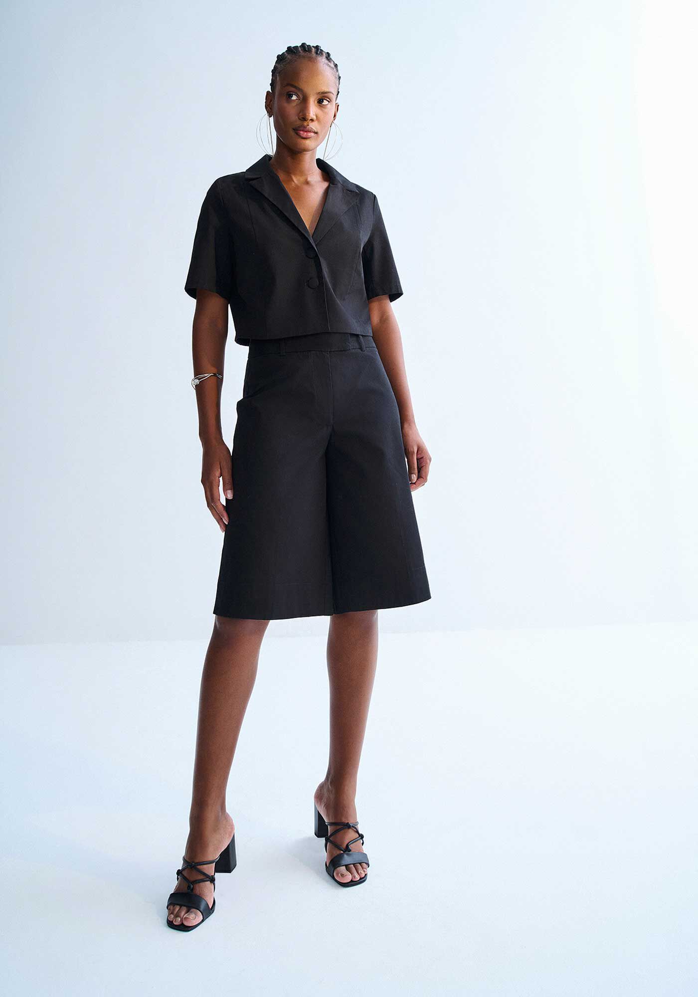 BERMUDA TECIDO FRANKIE, PRETO REATIVO, large.