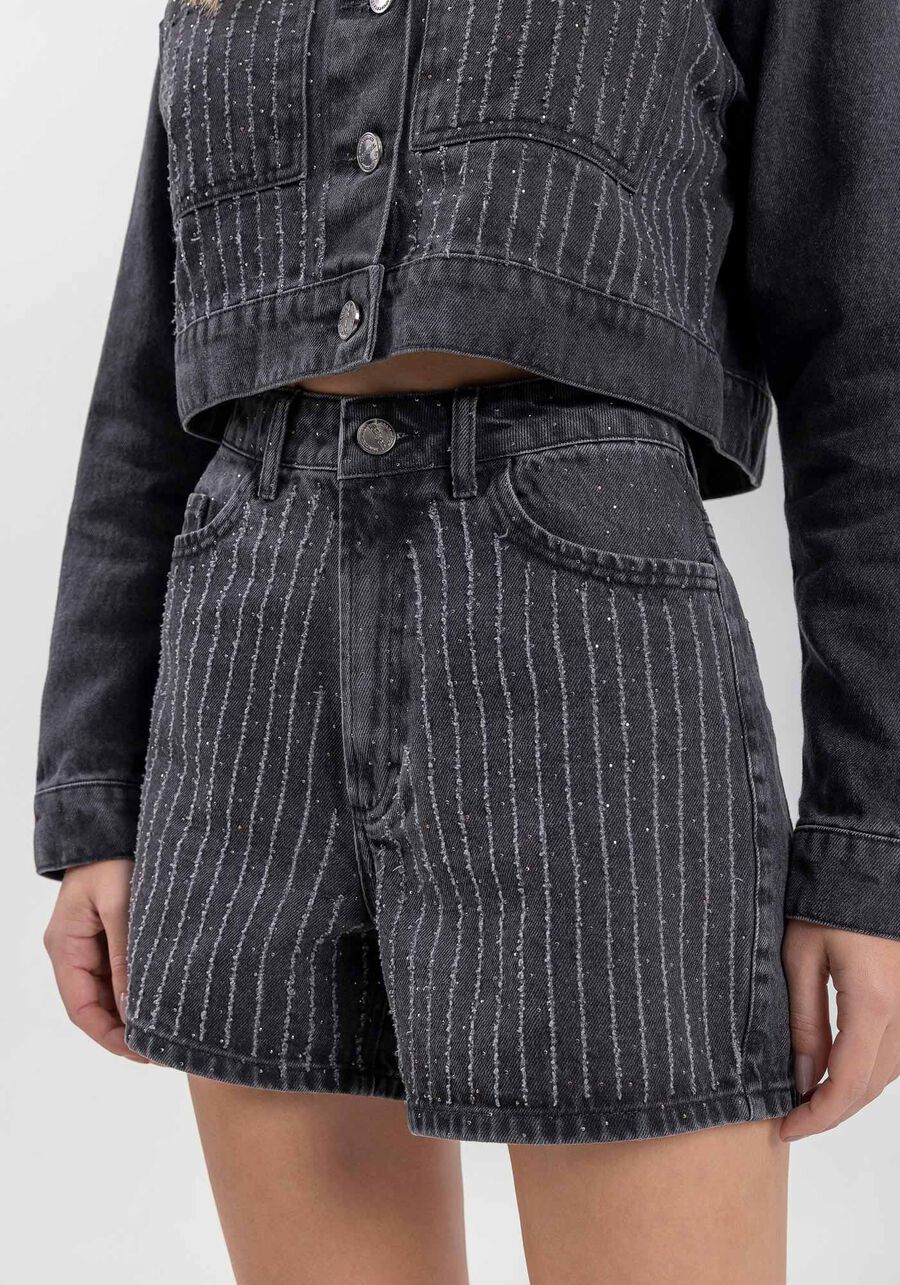 Shorts Mom Jeans Com Cintura Alta E Aplicações De Strass, PRETO. Shorts Mom Jeans Com Cintura Alta E Aplicações De Strass, PRETO, large.