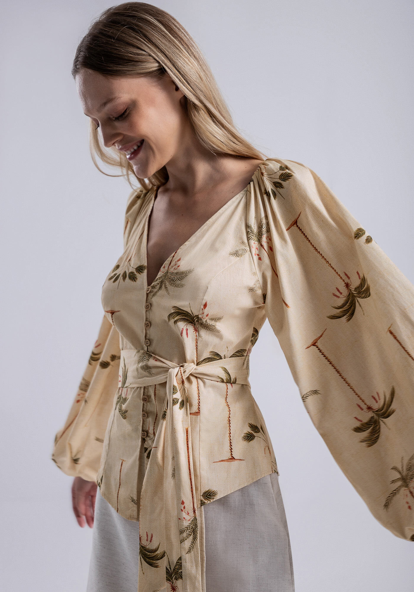 Blusa Manga M&aacute;xi em Tecido Atlanta com Cinto, , large.