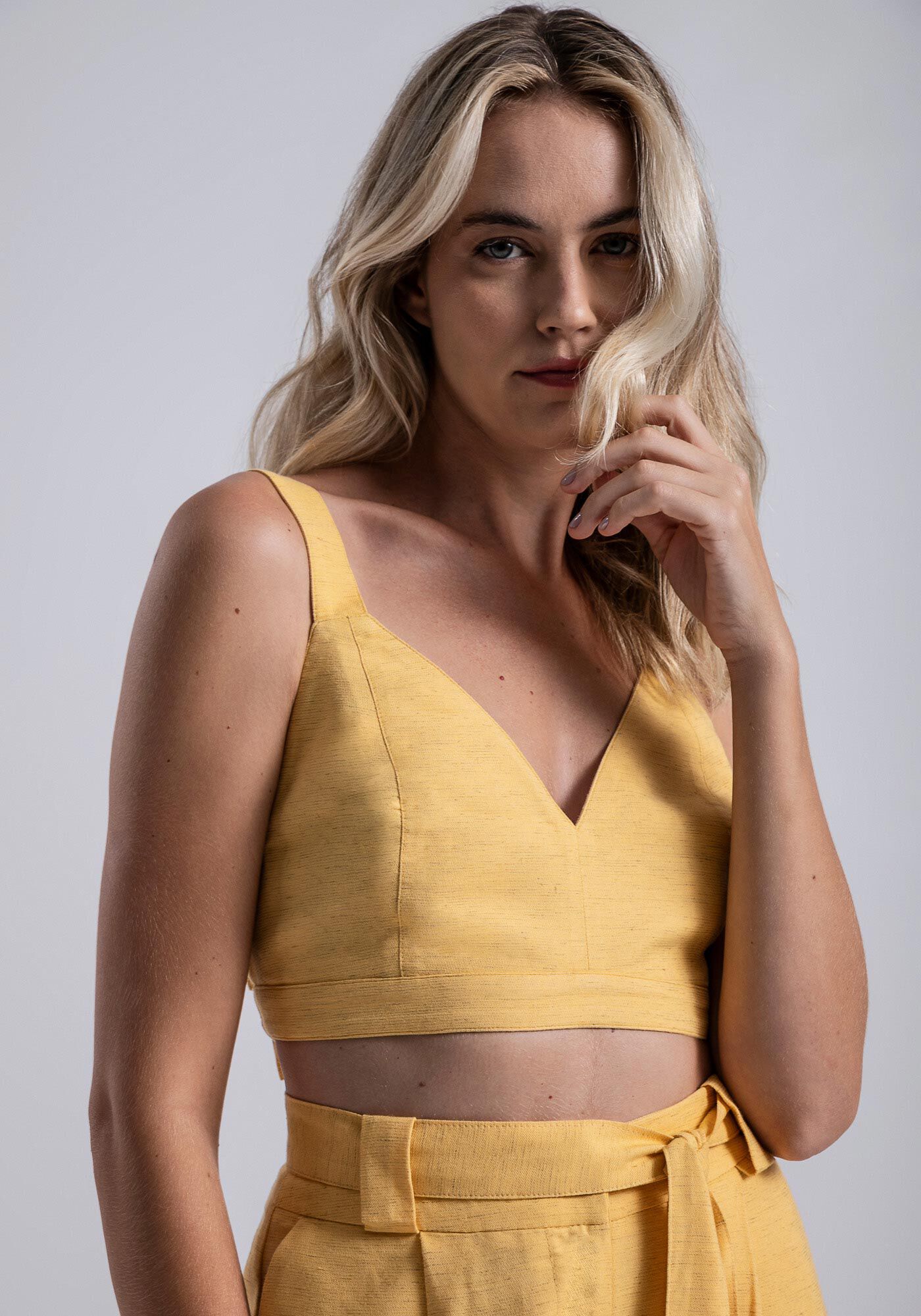 Blusa Cropped em Tecido Bari com Fivela Costas, , large.