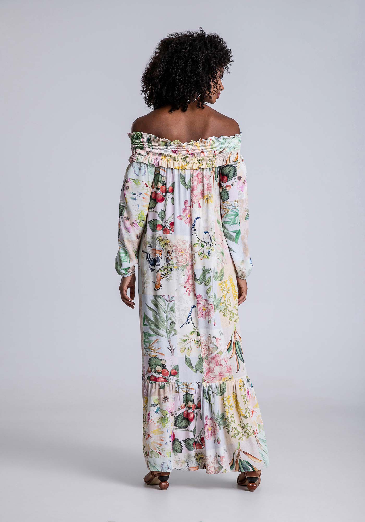 Vestido Midi Ch&aacute; em Viscose Ombro a Ombro, PAPEL DE CARTAS, large.