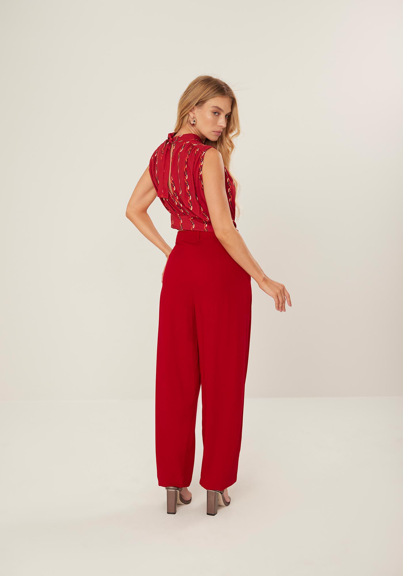 Cal&ccedil;a De Alfaiataria Com Cintura Alta Em Crepe De Viscose, , large.