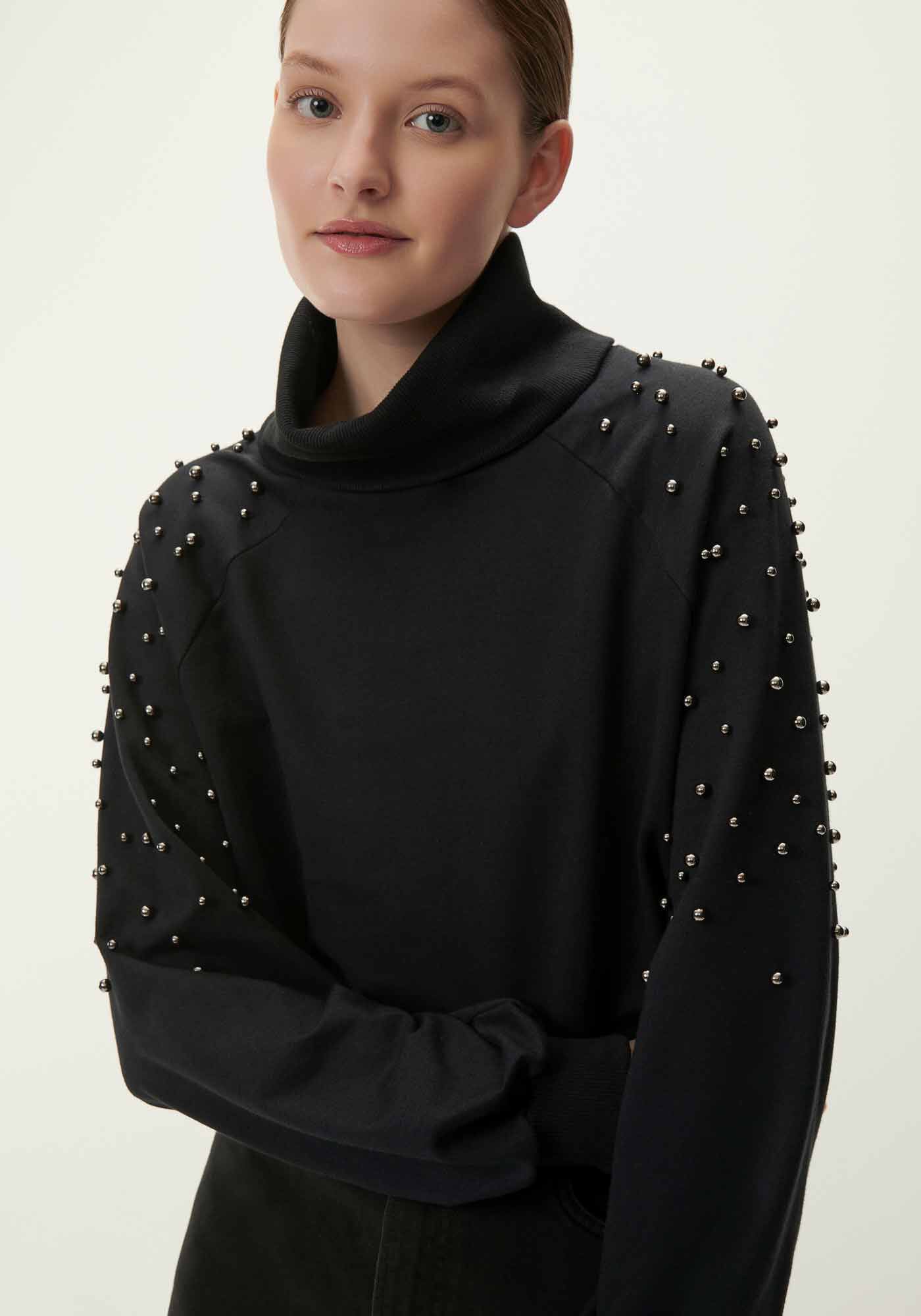 Blus&atilde;o Gola Alta em Molecotton com P&eacute;rolas, PRETO REATIVO, large.