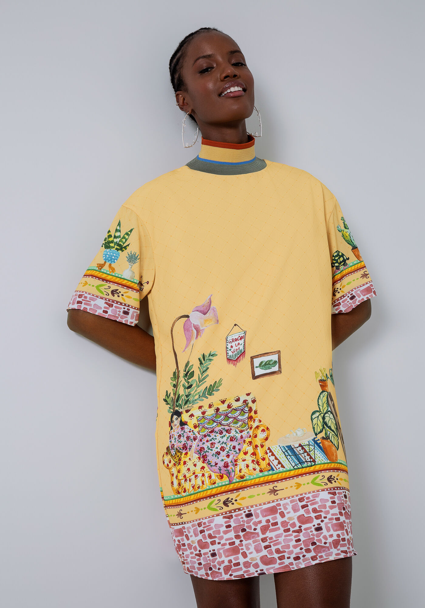 Vestido Tecido Poly com Gola Alta e Retil&iacute;nea, , large.