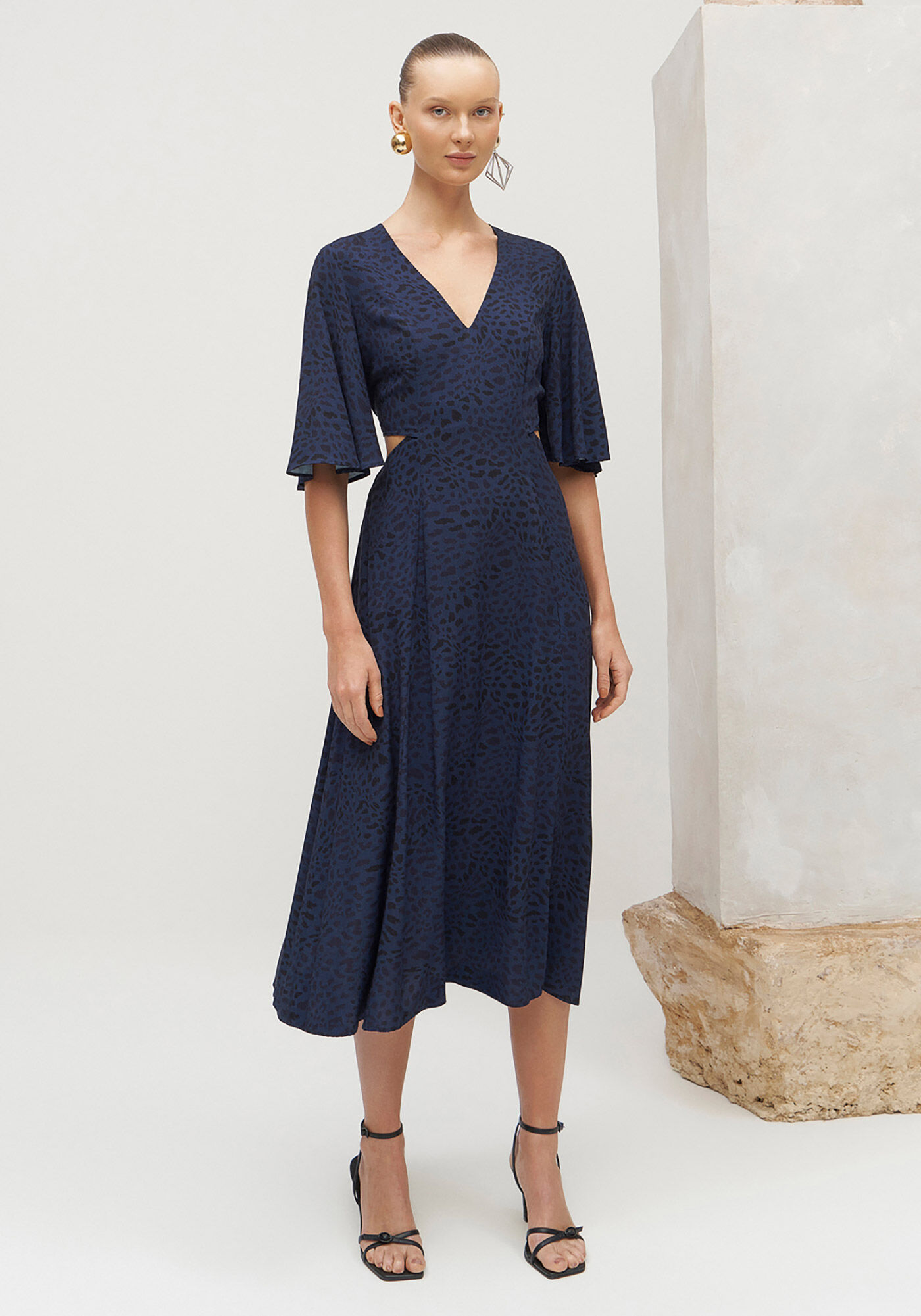 Vestido Midi Manga Flare com Cut Costas, LEOPARDO, large.