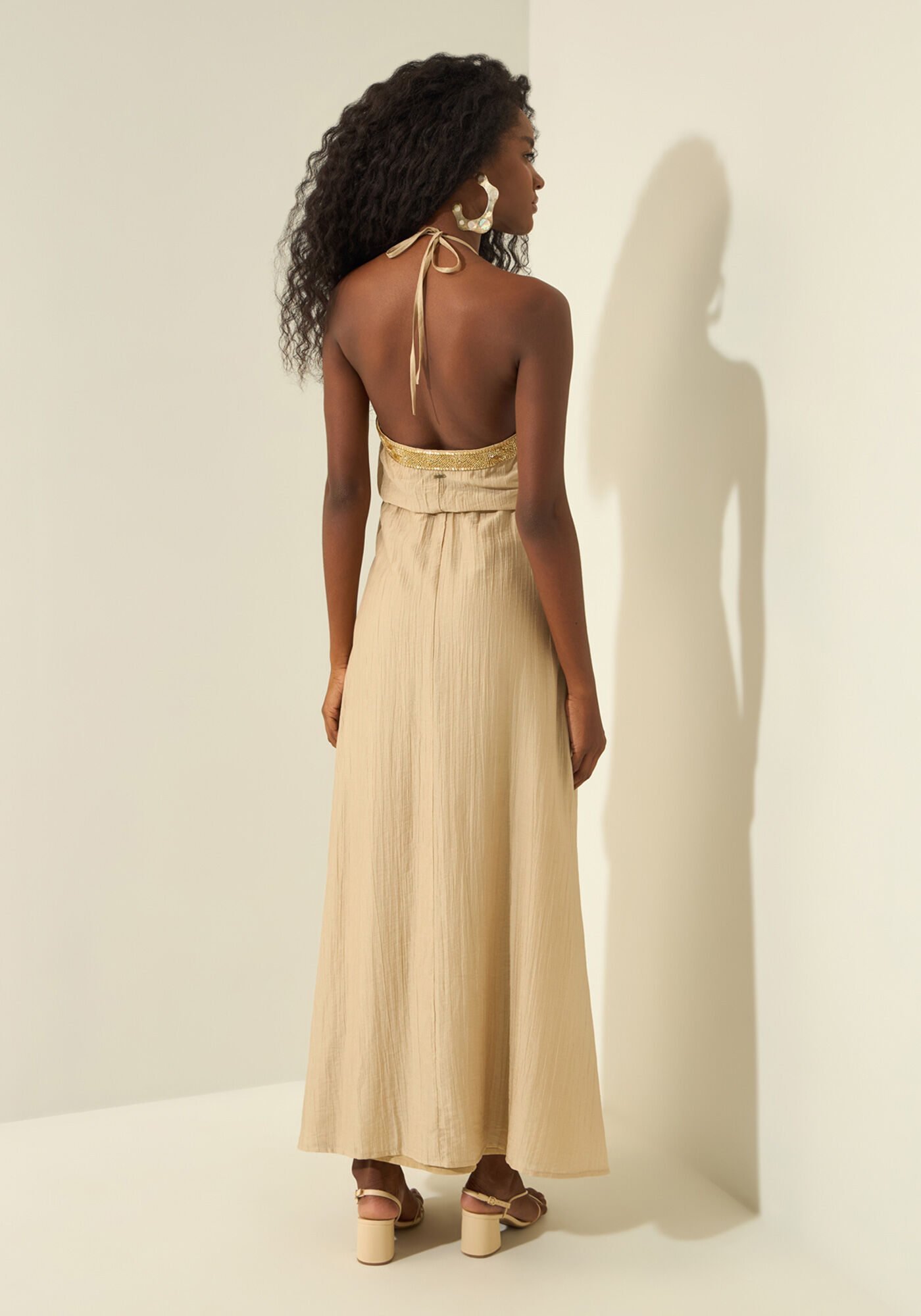 Vestido Longo Frente &Uacute;nica Com Aplica&ccedil;&otilde;es, BEGE FAIRWAY, large.